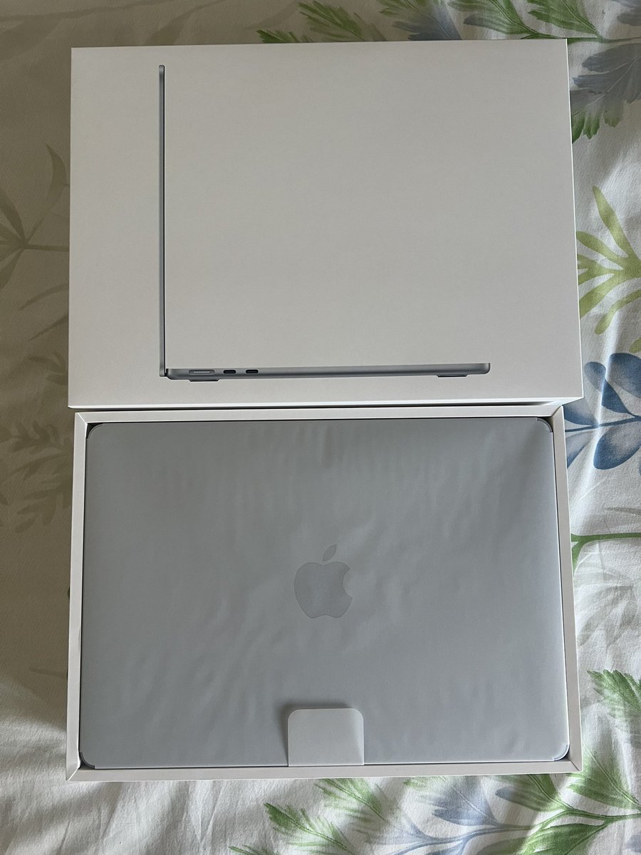 themillennialf_'s tweet image. Time for an upgrade
Old Mac couldn’t handle my trading app, hope this does the trick