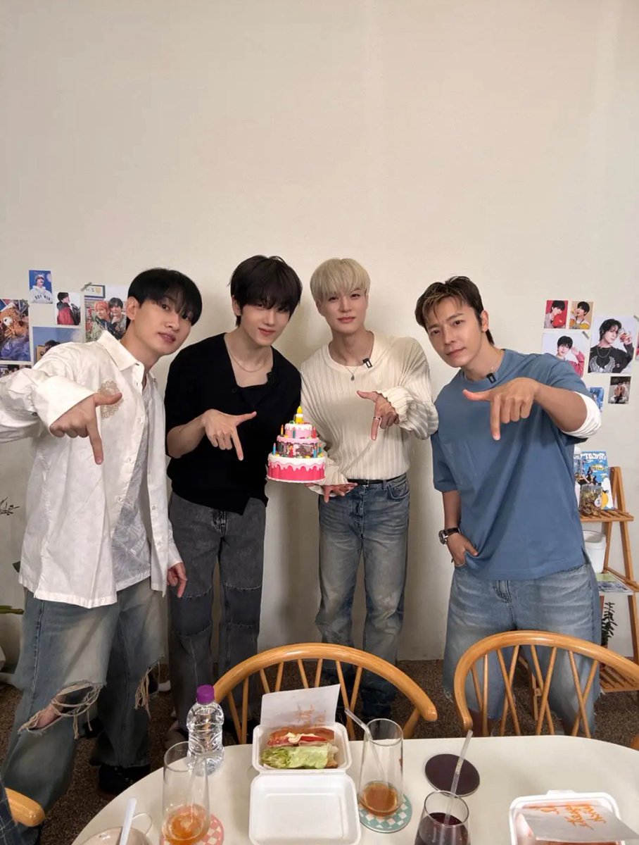 동해물과 백두은혁 유튜브 커뮤니티 #지성

✨이쪽으로 올래3✨축(하)카(페) 1회
NCT DREAM 2025.07.21.월 PM6:15(KST) 공개