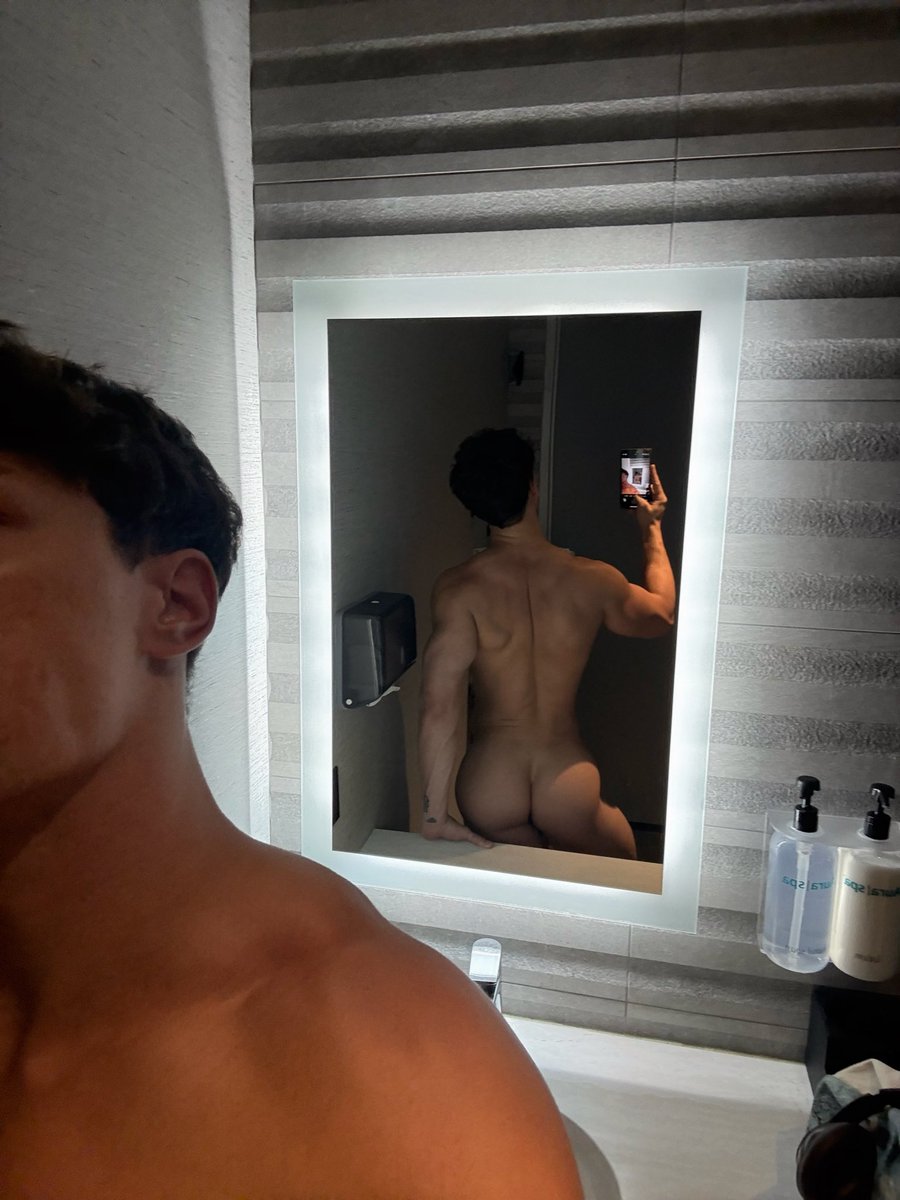 Any young muscular tops for muscular bottom here? 😉😈