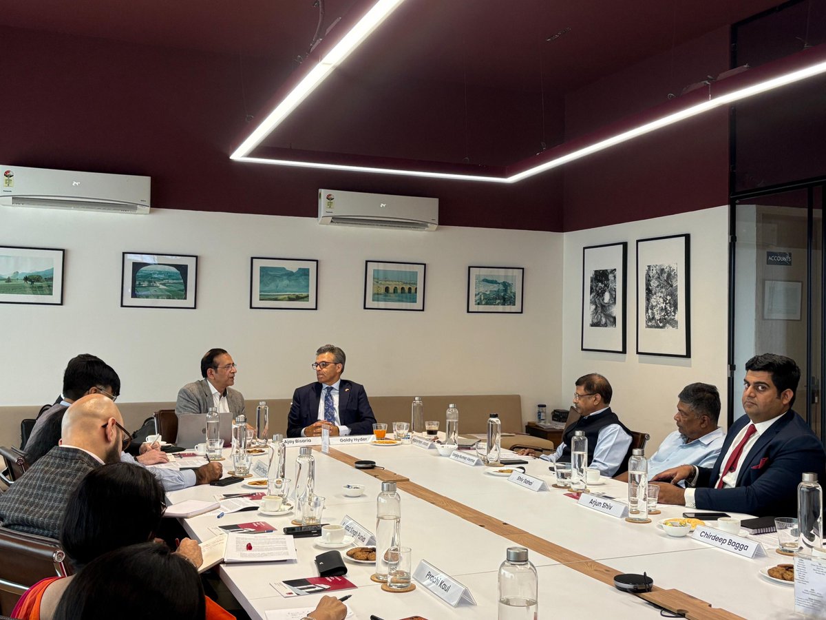 CSDR_India's tweet image. We were delighted to host @goldyhyder, President & CEO @BizCouncilofCan, for a discussion on revitalising the 🇮🇳🇨🇦 trade relationship, under our India-Canada Research Initiative led by @Ajaybis
Read our report, released earlier this year, to understand the potential of this…