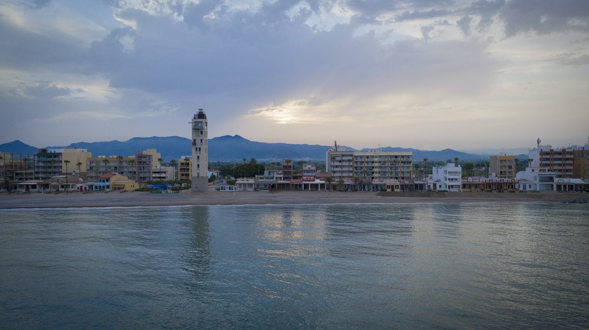 #FAROS #PortCastelló refuerza la conservación y protección de su patrimonio con el acondicionamiento del faro de Nules. Este faro forma parte de la Ruta de los Faros de PortCastelló
portcastello.com/comunicacion/n…
#AutoridadPortuaria #farodeNules #rutadelosfaros #castellón #licitaciones