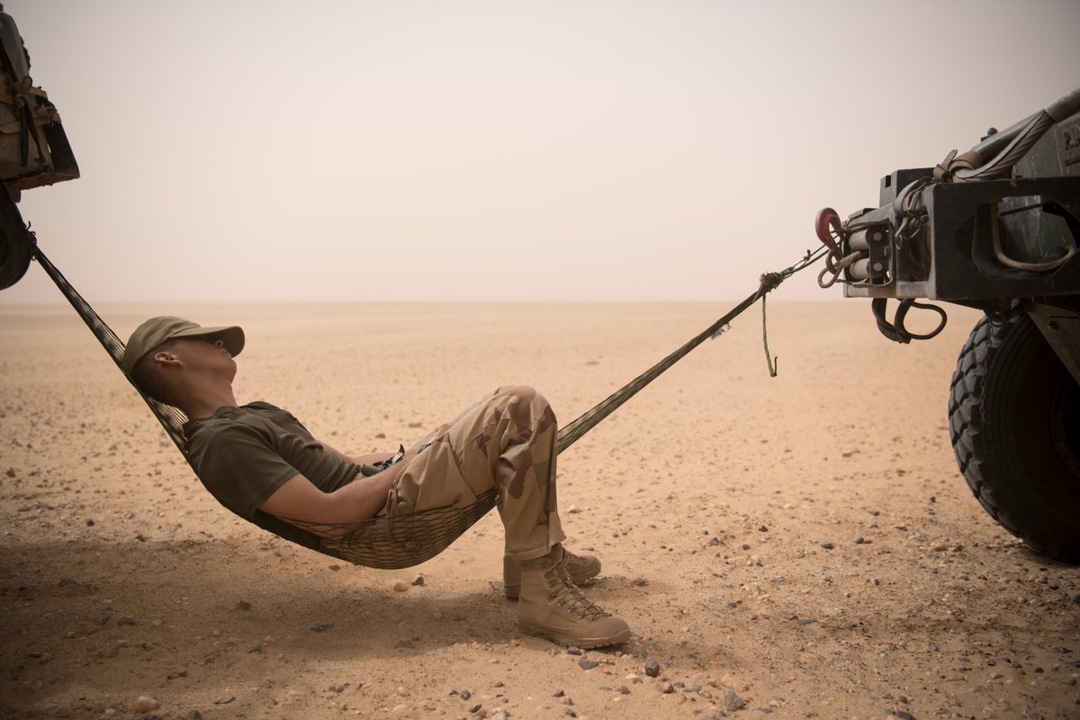 ecpa_d's tweet image. Le 25 juillet 2018 – Tessalit (Mali)
Un soldat se repose dans un hamac tiré entre deux véhicules lors d'un bivouac dans le cadre du convoi Charente vers In Khalil.
Réf. : 2018_ECPAD_141_C_044_024
© Cyrielle Sicard/ECPAD/Défense
@Armees_Gouv