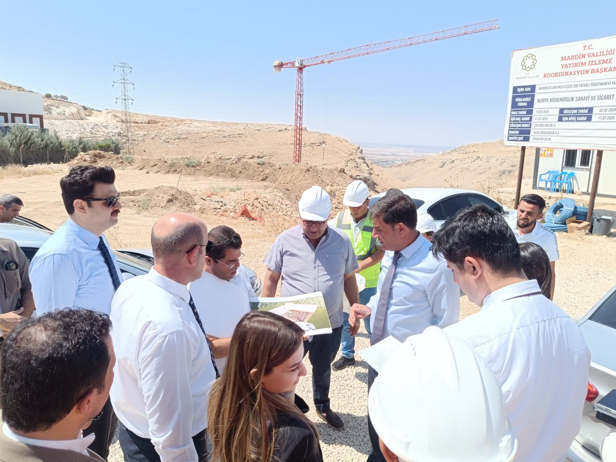 Vali Yardımcılarımız Sn. Hasan Kurt, Sn. Büşra Uçar Koyun, Sn. İbrahim Engin Şenay ve Artuklu Kaymakamı Sn. Muhammet Öztabak ile Müdürümüz Sn. Ali Eyyüpkoca, yapım çalışmaları devam eden 200 yataklı öğretmenevi inşaat sahasında incelemelerde bulundu.
<a href="/Yusuf__Tekin/">Yusuf Tekin</a>
<a href="/tuncay_akkoyun/">Tuncay Akkoyun</a>
