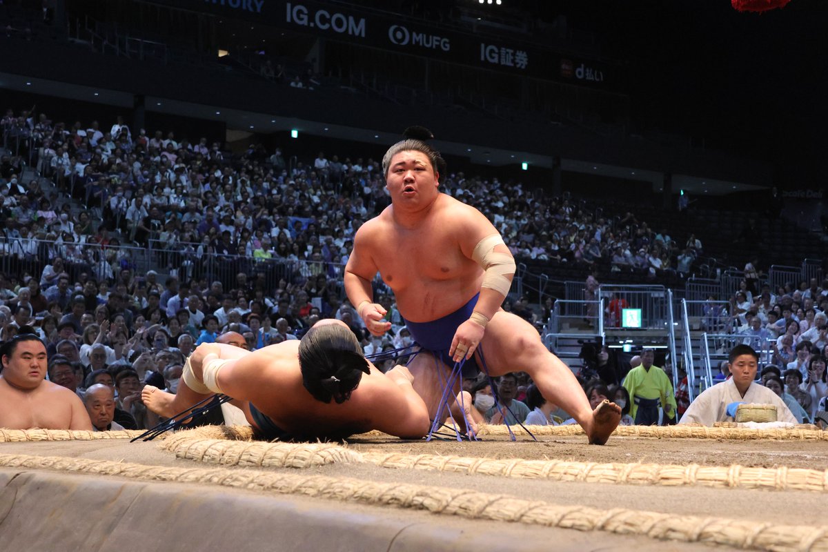 六日目の様子＞ 幕内取組 #藤ノ川（4勝2敗）首投げ #琴栄峰（3勝3