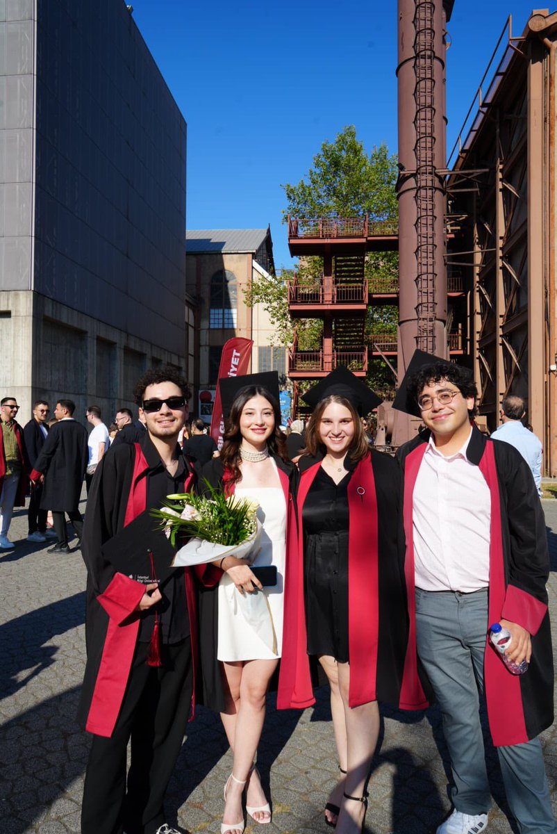 BiLGiOfficial's tweet image. Mezuniyetlerimizin ikinci gününü Adalet Meslek Yüksekokulu, Hukuk Fakültesi, Mimarlık Fakültesi ve Mühendislik Fakültesi ile tamamladık🎓. Mutluluk, heyecan ve duygu dolu bir günü geride bıraktık. Mezunlarımıza başarılar diliyor yanlarında olmaktan mutluluk duyuyoruz.🎉
We’ve…