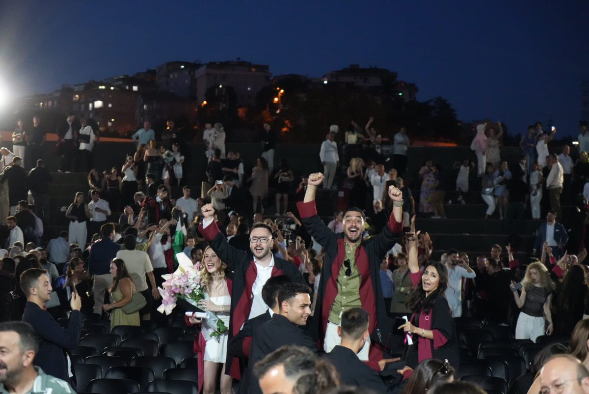 BiLGiOfficial's tweet image. Mezuniyetlerimizin ikinci gününü Adalet Meslek Yüksekokulu, Hukuk Fakültesi, Mimarlık Fakültesi ve Mühendislik Fakültesi ile tamamladık🎓. Mutluluk, heyecan ve duygu dolu bir günü geride bıraktık. Mezunlarımıza başarılar diliyor yanlarında olmaktan mutluluk duyuyoruz.🎉
We’ve…