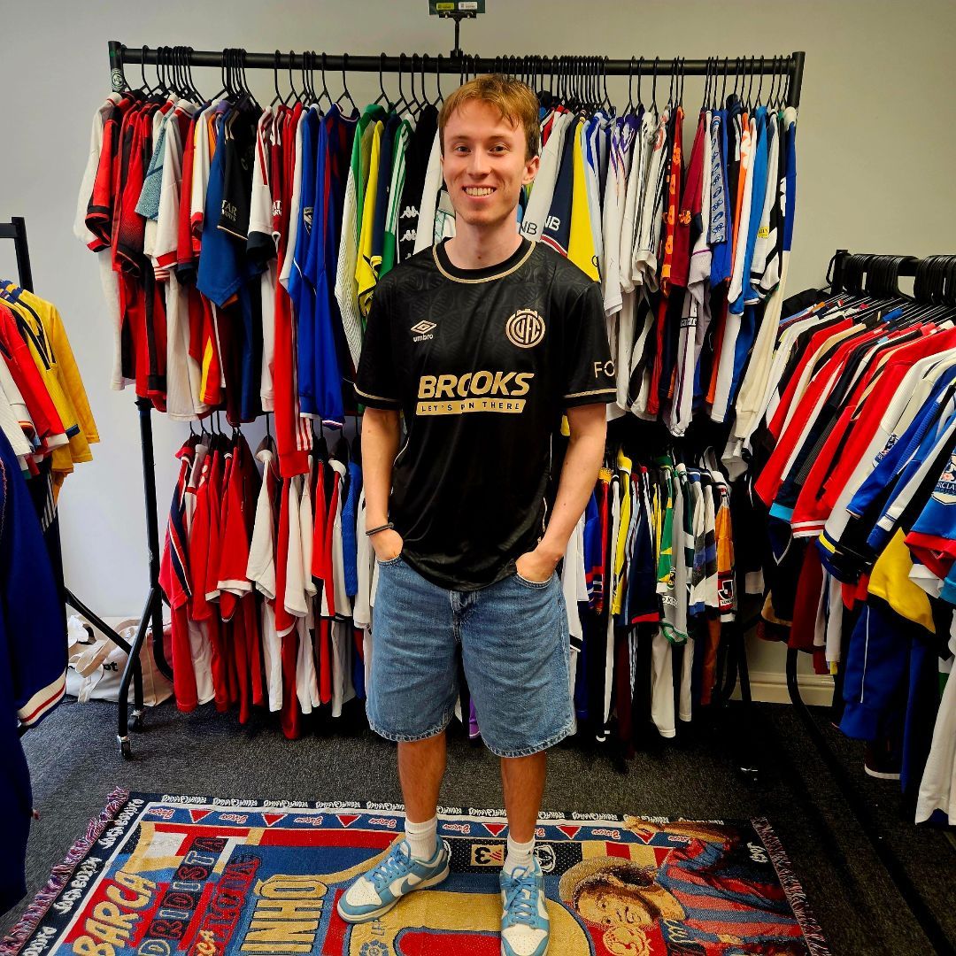 footballfinery's tweet image. Guess what we've got in stock ? 💛 🖤
Online | In-Store
Grab one while stocks last:
footballfinery.co.uk/collections/ca…
#cambridgeunited #cufc #umbro #footballshirts #loveyjubbly