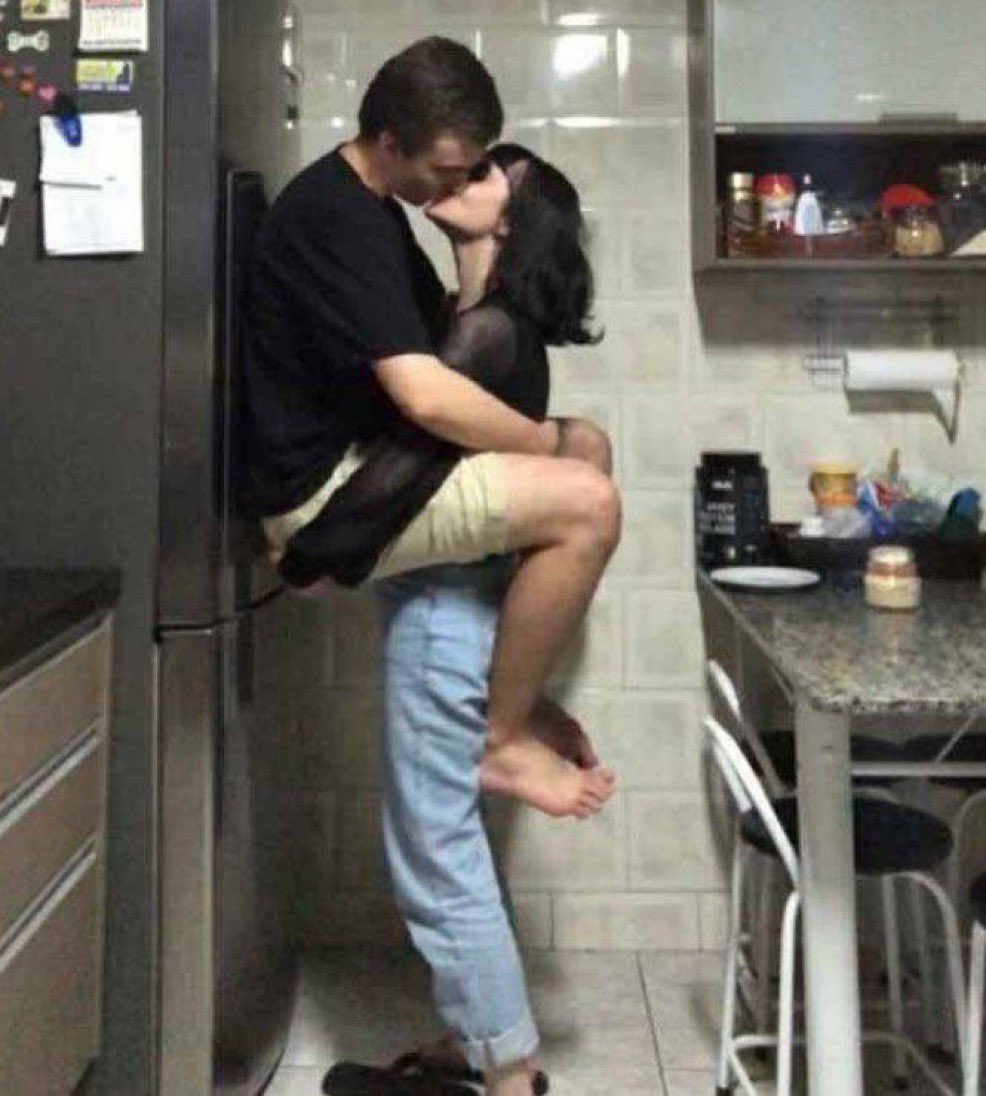 Bruidbtc's tweet image. 🚨JUST IN: This is how the $DOG fudders kiss.