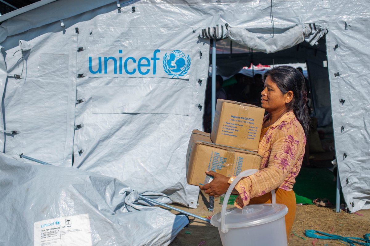 eu_echo's tweet image. Access to safe water and good hygiene are crucial after a disaster.
In Myanmar, @UNICEF, with the EU support, continues to provide clean water and sanitation facilities to those affected by the earthquake in March.