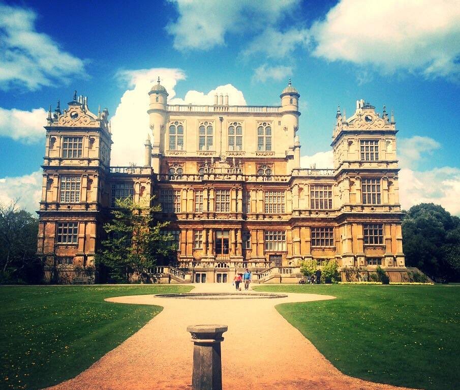 Silvercrowuk's tweet image. FOKLORE FRIDAY:
The Fairy Folk of Wollaton Park.
In Nottingham, where we live, there’s a beautiful stately home and grounds known as Wollaton Hall & Deer Park. It’s about a 20 minute drive from us.
The hall itself was finished being built in 1588 and was home to the…