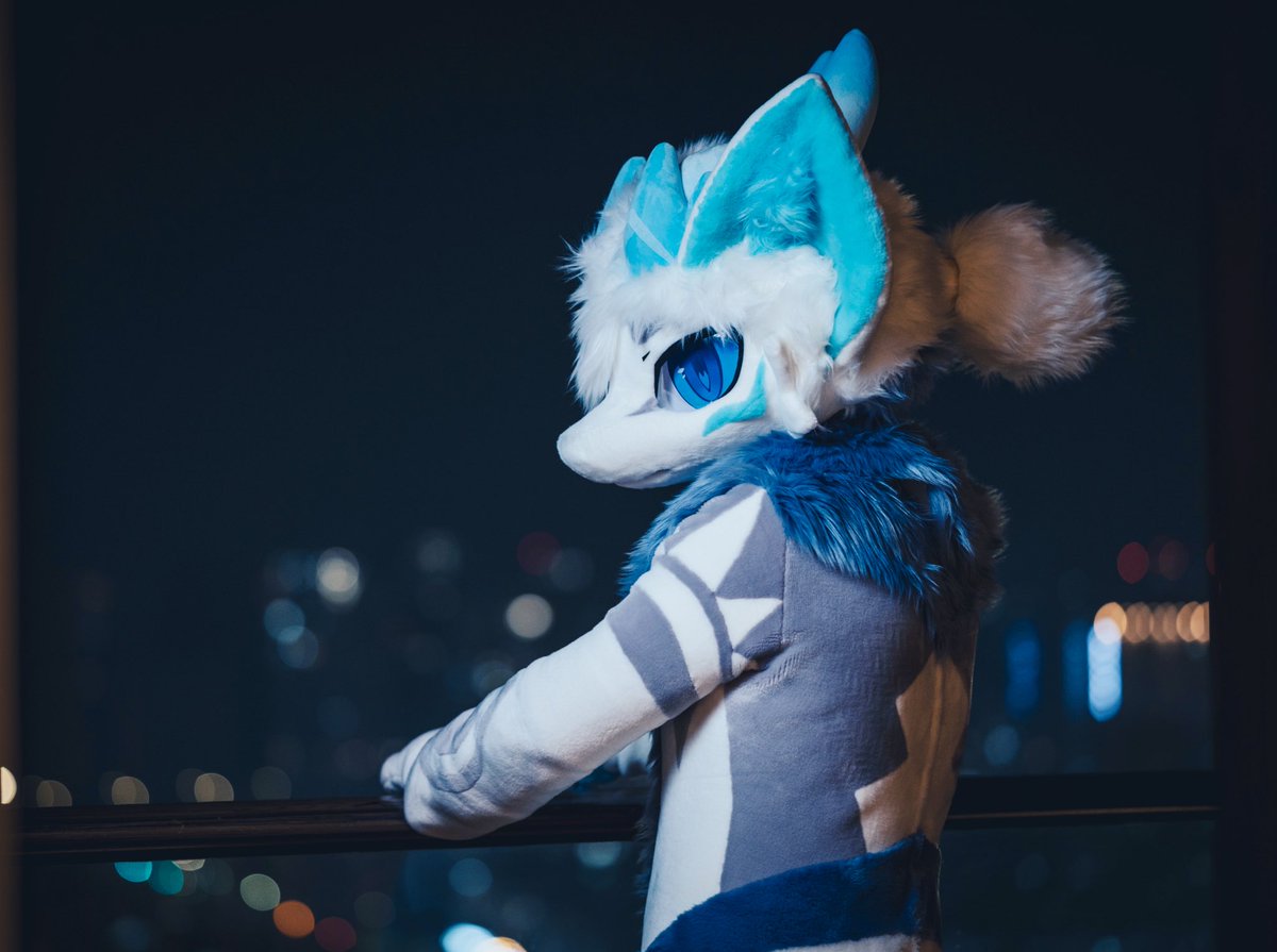 Eloi_Hyperion's tweet image. 今晚可以和你一起約會嘛？要做好被夜魔吃掉的準備哦～
#FursuitFriday