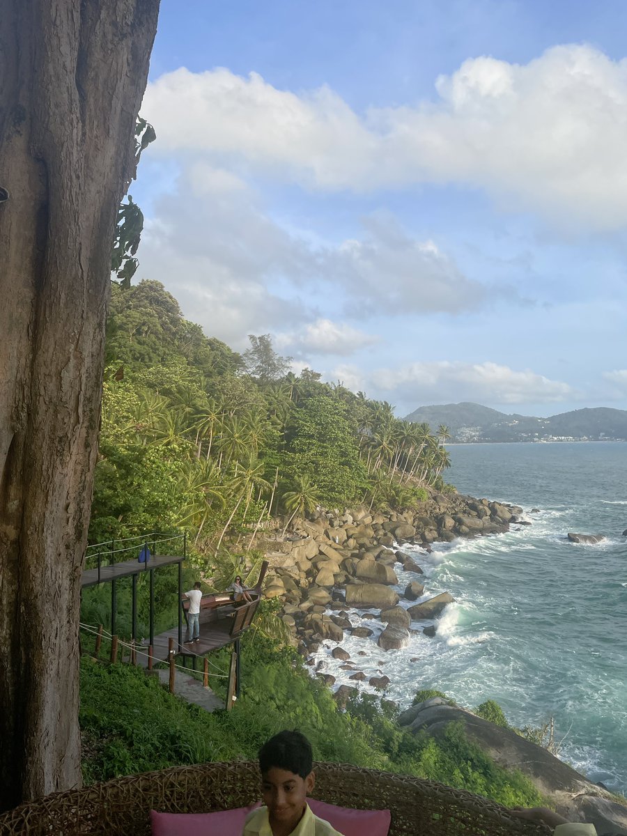 فما بالك بجمال الجنةٍ سقفها عرش الرحمن… لا وجع، لا دموع، لا وداع.
اللهم اجعلنا من أهلها، من غير حساب ولا سابق عذاب 🤍