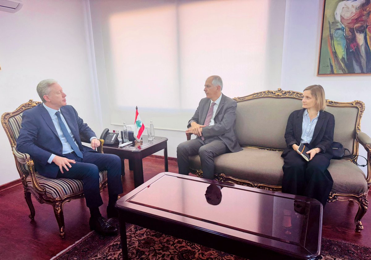 J’ai reçu l’ambassadeur de France au Liban, M. Hervé Magro, et nous avons discuté des derniers développements en Syrie ainsi que de l’importance d’épargner le Liban de toute répercussion. Nous avons souligné l’importance d’accélérer le traitement des dossiers en suspens entre le