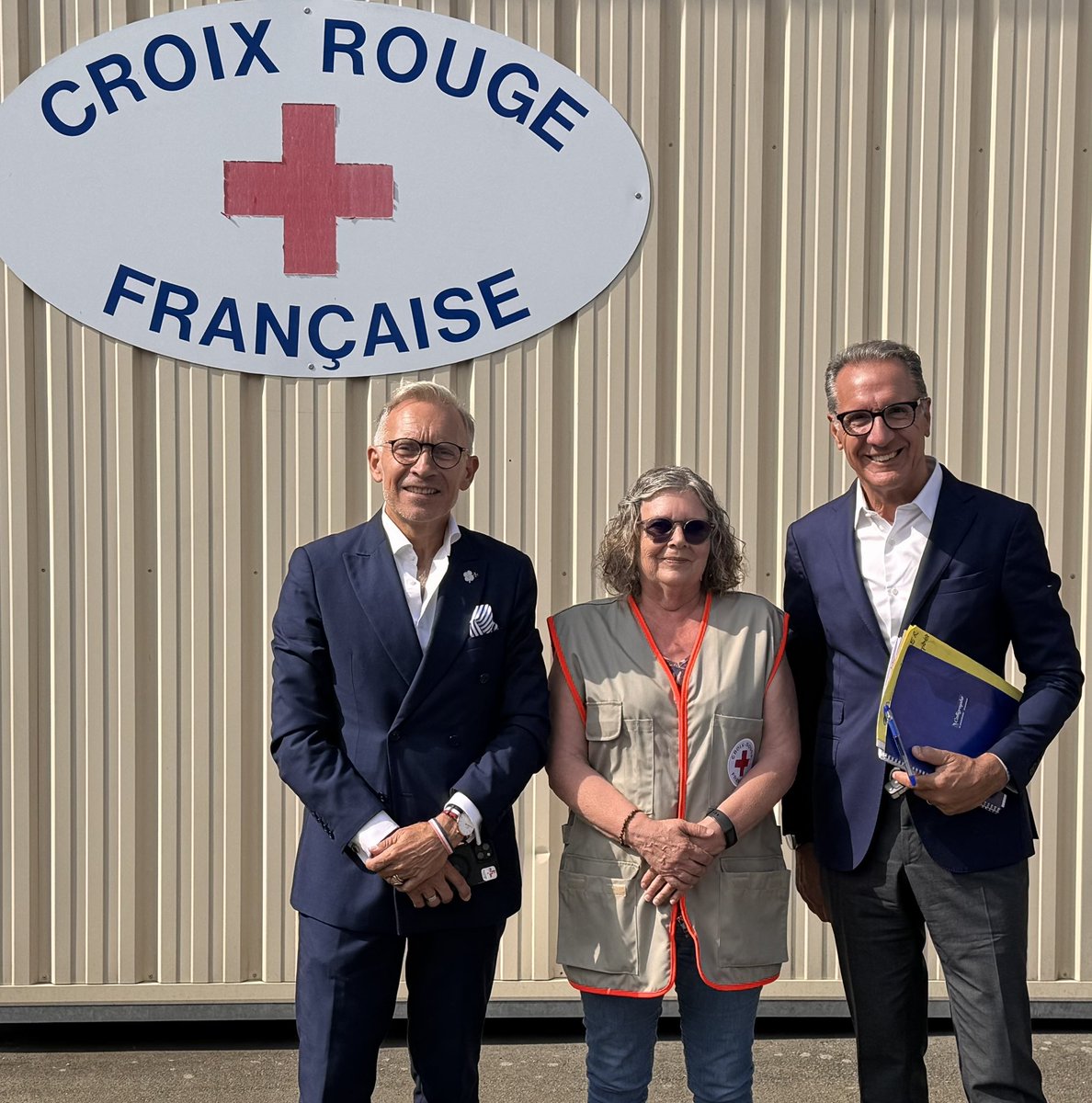 yfavennec's tweet image. Réunion de travail ce matin à #Mayenne avec les responsables de la @CroixRouge 53. Du secourisme mais pas que : beaucoup d’actions au profit des plus démunis ( alphabétisation, accueil de jour, distribution alimentaire etc, … ). Merci à tous ces bénévoles pour leur mobilisation!