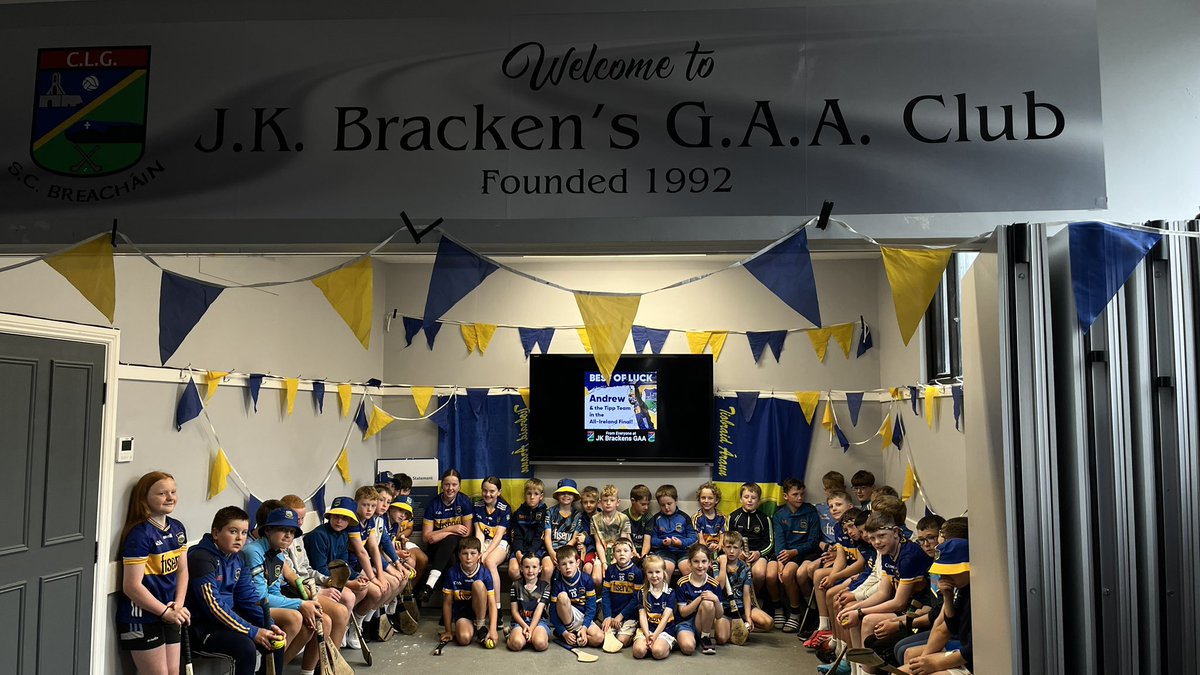 HenryMcKean's tweet image. Meet John with his song ‘Team of Dreams’ at JK Brackens GAA Club in Templemore, getting ready for the Tipperary Vs Cork All – Ireland Hurling Final on Sunday. @PatKennyNT @NewstalkFM @JKBrackensGAA @officialgaa #tippvcork #corkvtipp #allirelandfinal #hurling #gaa