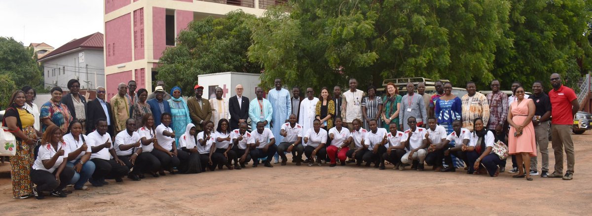 Charles Mbeeta BUSINGE, Directeur Afrique de la <a href="/IFRC/">IFRC</a> a eu un échange avec le président national de la SN et les membres de la gouvernance avec qui il a abordé les questions humanitaires, le plan de développement de la SN et ses initiatives en faveur des communautés vulnérables