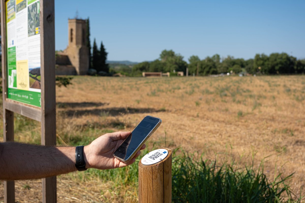 DiputacioGirona's tweet image. 📲 Creem un itinerari autoguiat a #Monells, en uns terrenys propietat de la #DdGi i gestionats per @irtacat, per explicar les actuacions del LIFE #AgroForAdapt.
🌳Es tracta d’un recorregut de 12,5 km obert al públic, que consta de 1⃣5⃣ punts d’interès amb codis QR.…