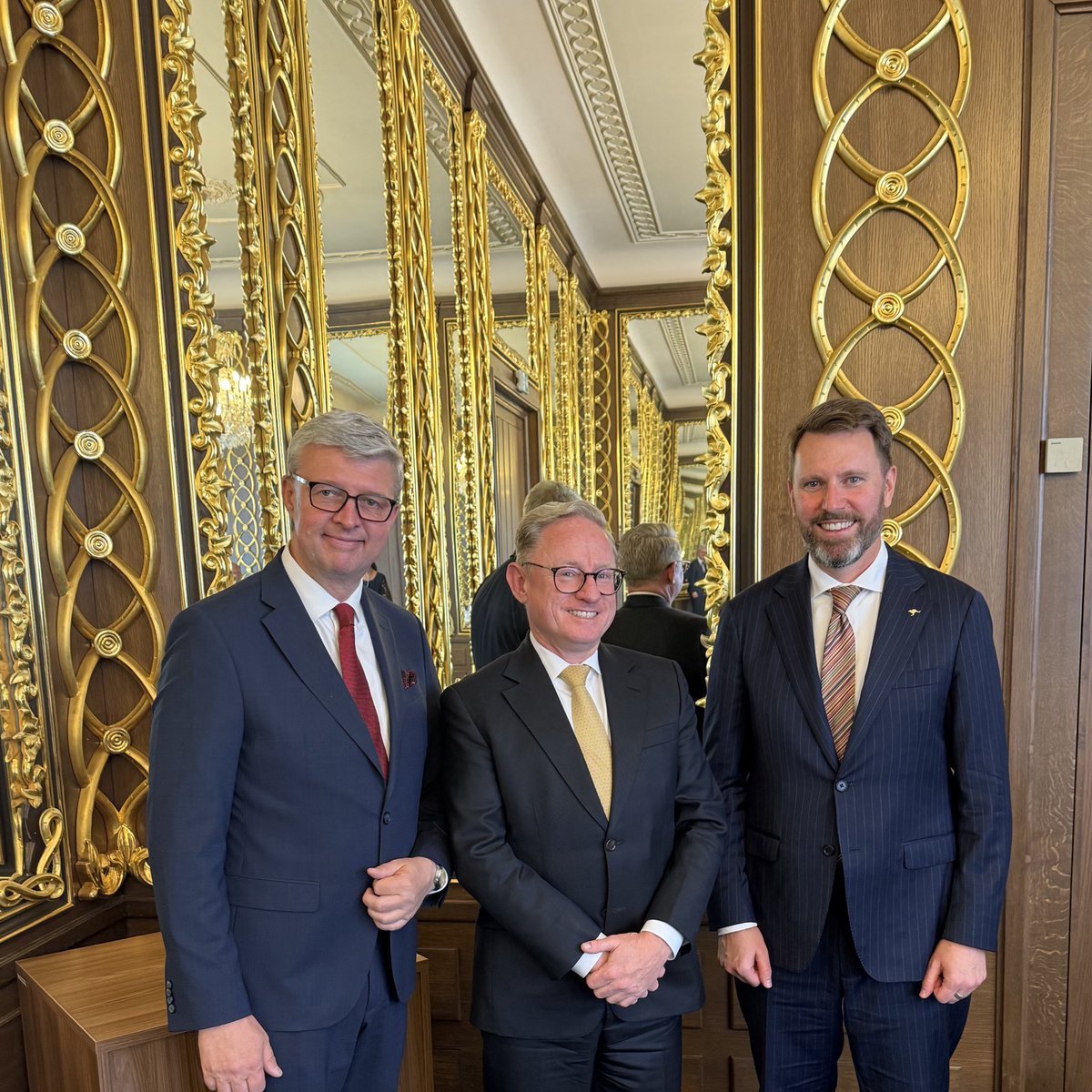 AusAmbPoland's tweet image. Thank you to President of the 🇨🇿 Czech Senate @Vystrcil_Milos & Deputy Speaker @KarelHavlicek_ for hosting discussions this week with President of the NSW Legislative Council @BenFranklinNats. Parliamentary democracy is something we value and nurture 🇦🇺 🇨🇿