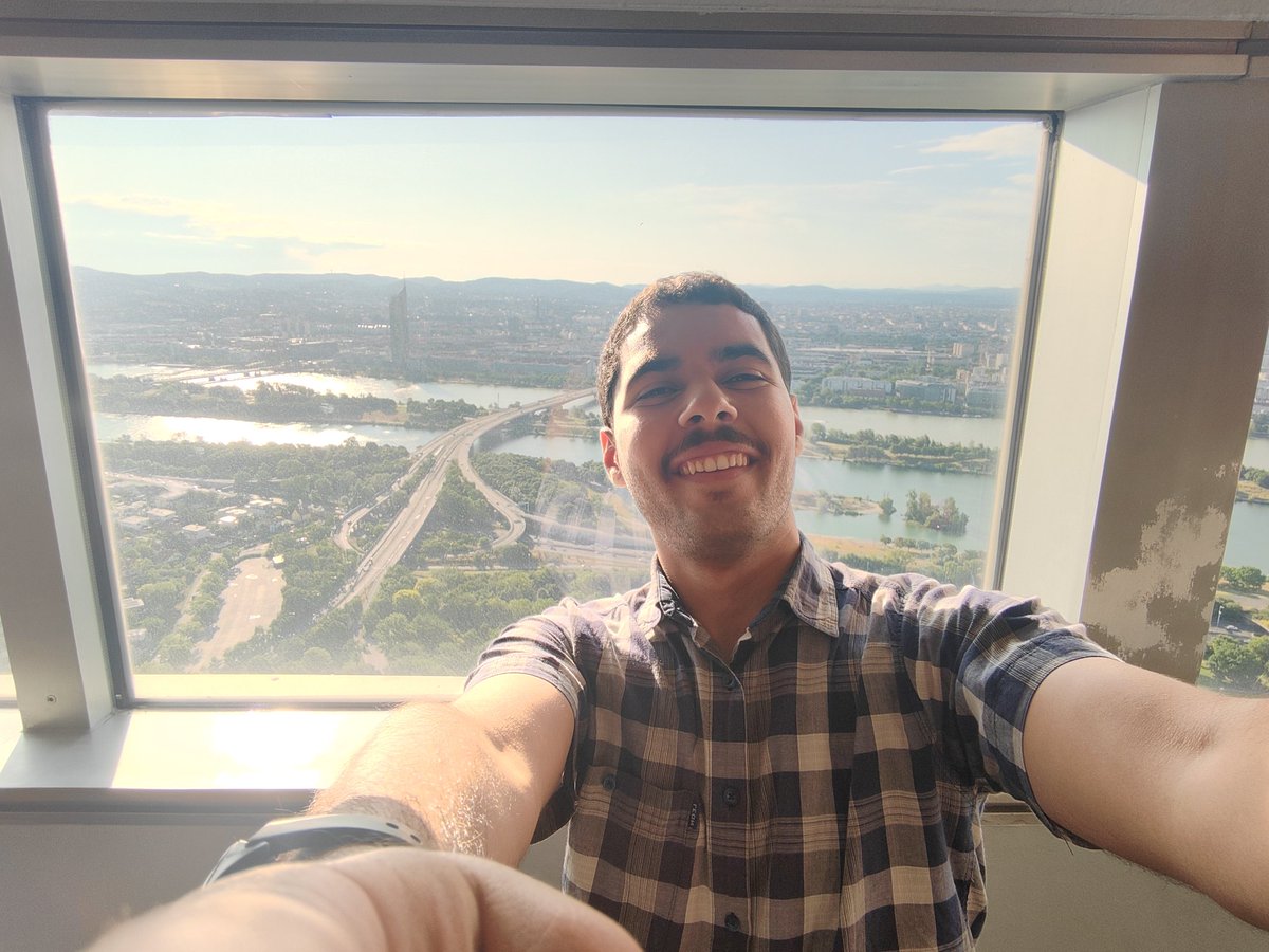 جمعة مباركة
برج نهر الدانوب، فيينا - النمسا