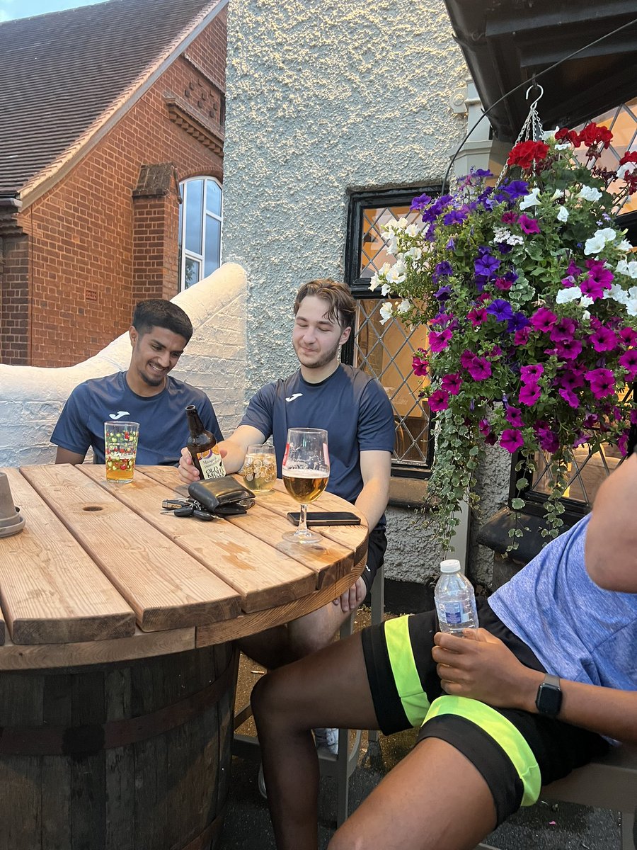 ANOTHER great session, 40 of us have attended training last night 😎

If you’re still looking for a football team with a great atmosphere message us 💙