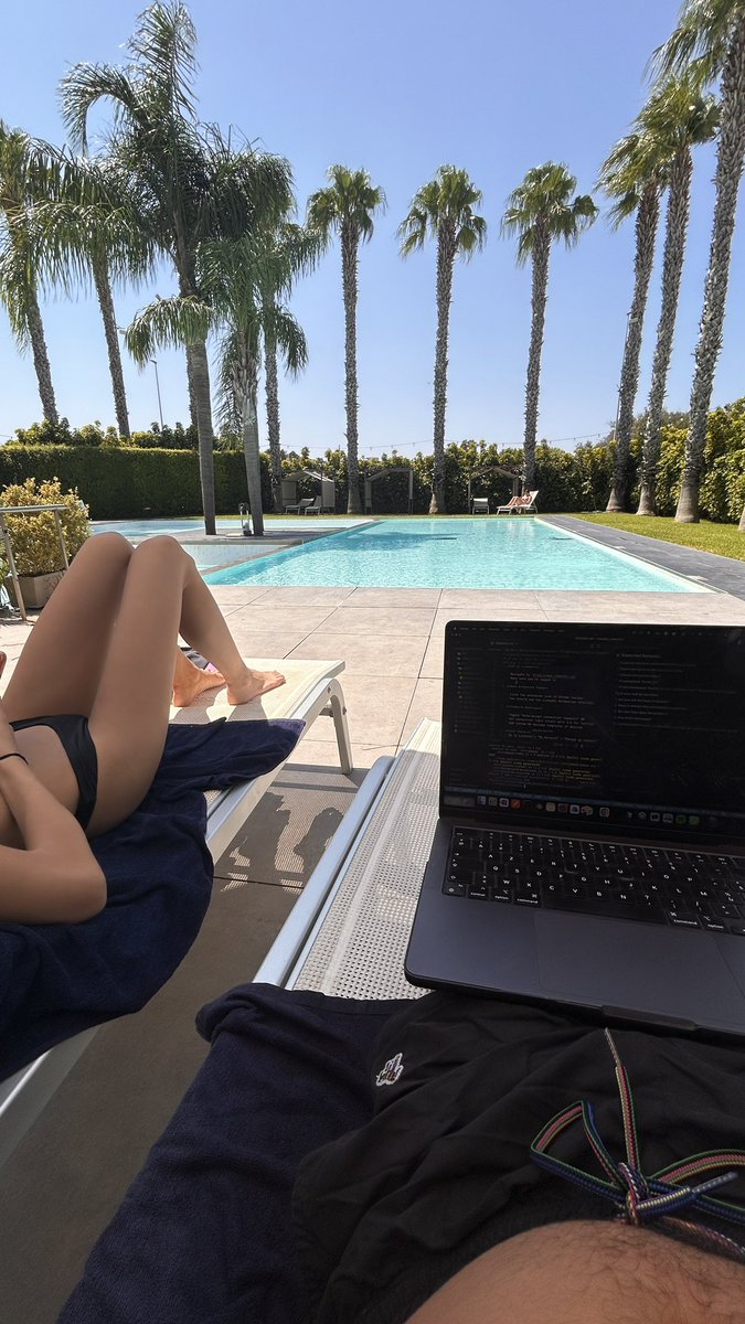 ericdjav's tweet image. What’s preventing you from coding like that? 🤨