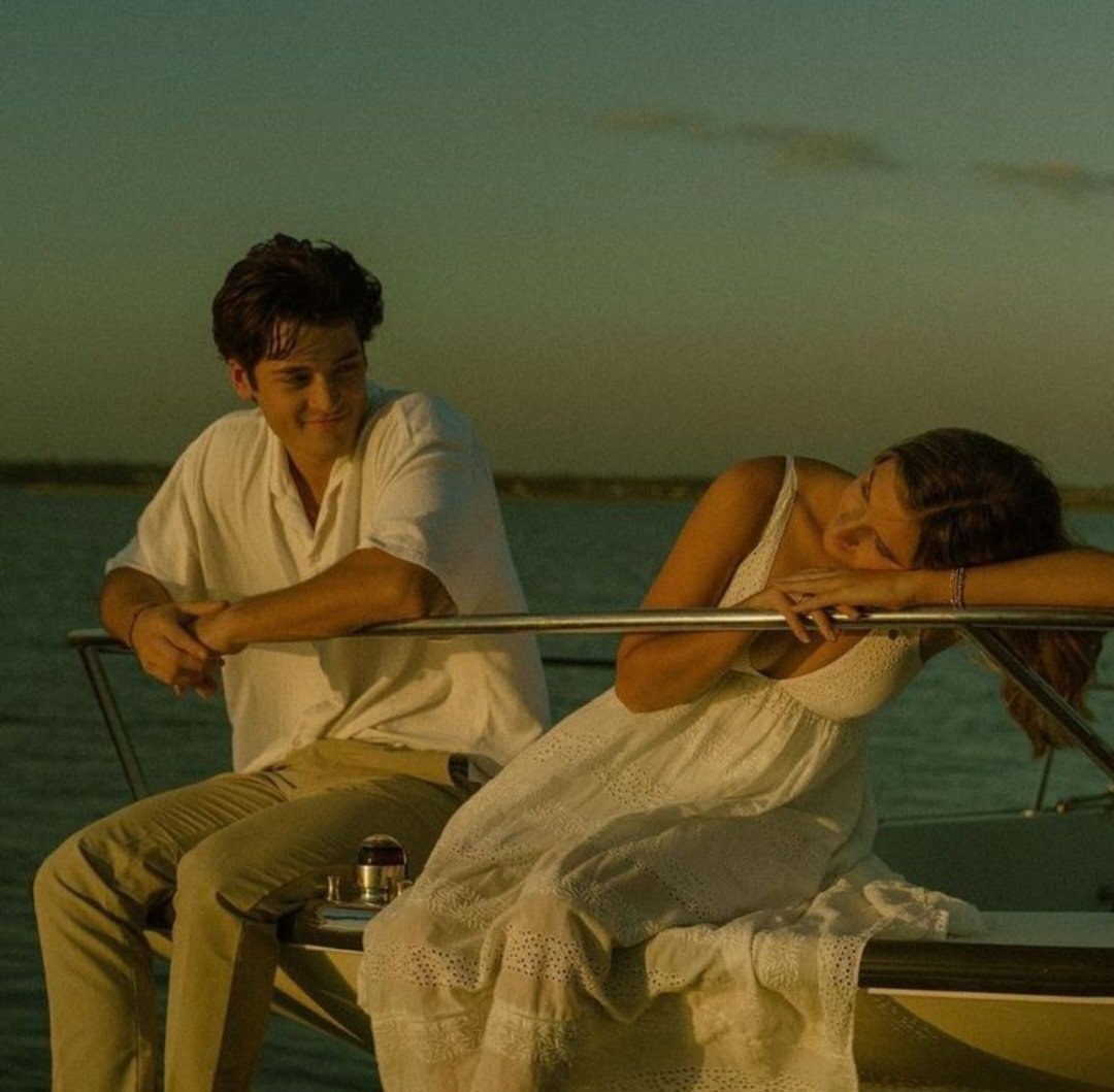 MeglioBello's tweet image. L'amore non
si spiega:
si respira,
si soffre,
si vive.
✒️. Lord Byron