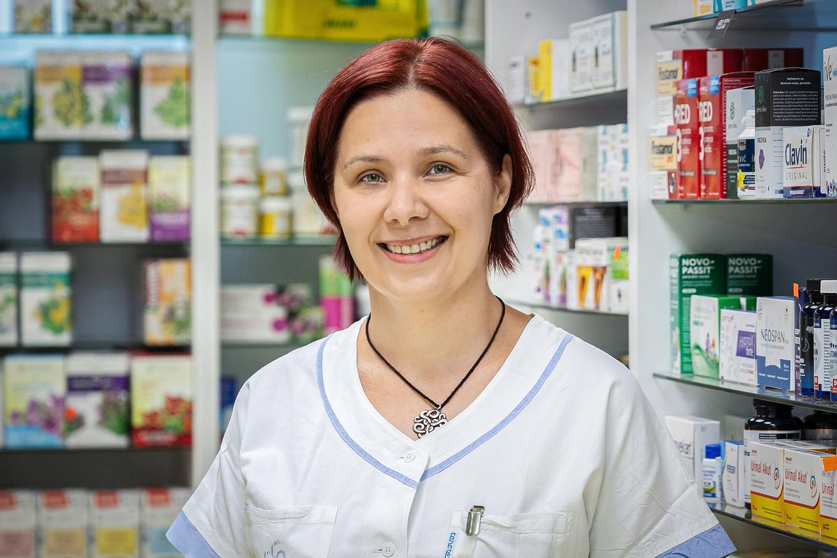 FN_Ostrava's tweet image. ⛱️Chystáte se na dovolenou a dumáte nad tím, jak si správně vybavit lékárničku? Nezoufejte, v Lékárně @FN_Ostrava🏥si Vás vždy trpělivě vyslechneme a poradíme.
💊Správný výběr léků se totiž nesmí podcenit. Podrobnosti se dočtete na následujícím odkazu. Co by na dovolené nemělo…