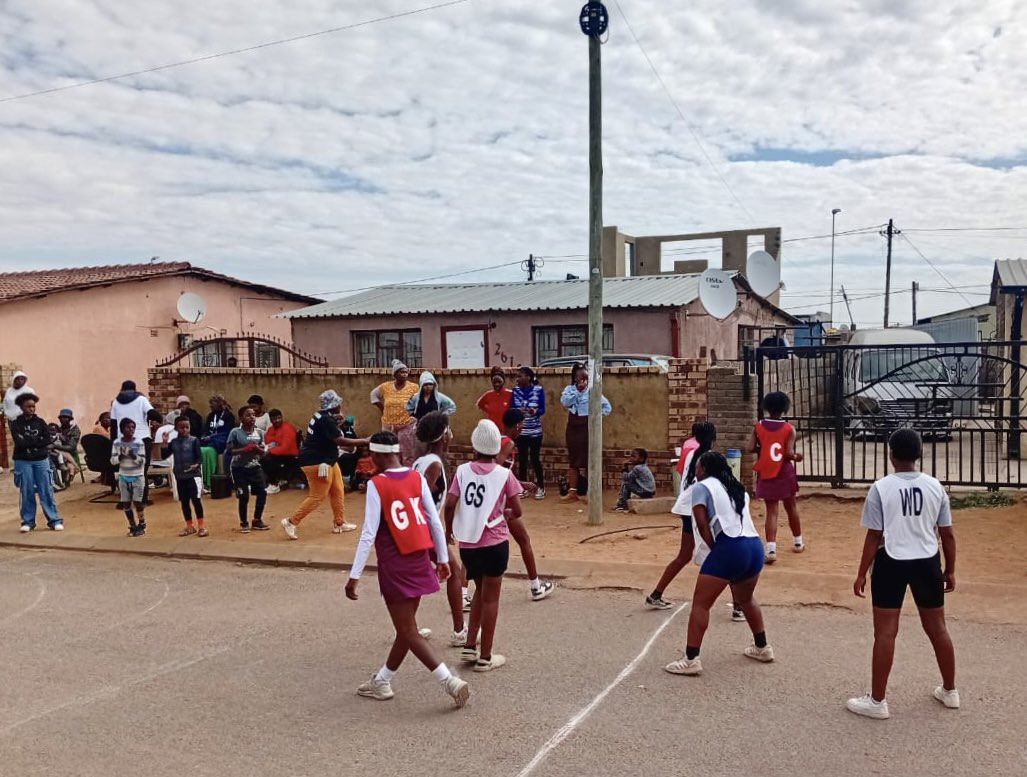 RISEGauteng's tweet image. "The youth of today are the leaders of tomorrow" - Nelson Mandela
To celebrate #MandelaDay, our RISERs in Ward 10, Kagiso, hosted a soccer and netball tournament for their youngest community members.
Well done to all the players and organisers🇿🇦💪🏾
#RISEWhereYouAre