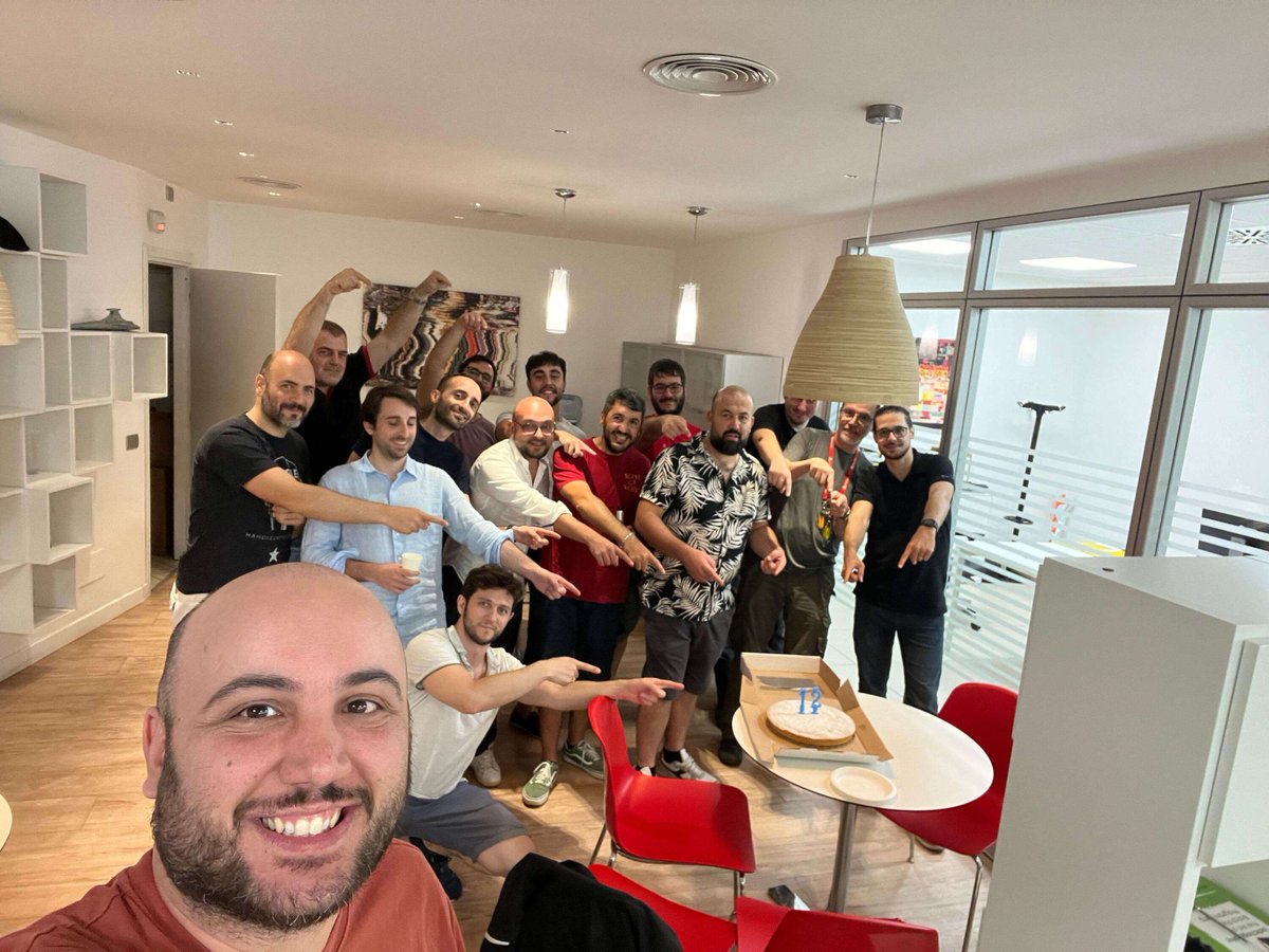 Il 16 luglio abbiamo festeggiato il dodicesimo compleanno della community <a href="/roma_js/">RomaJS</a> con una serata di pair programming che si è conclusa come ogni compleanno che si rispetti: con torta e candeline! Auguri 🎉 

#Sourcesense #RomaJS #HackNight