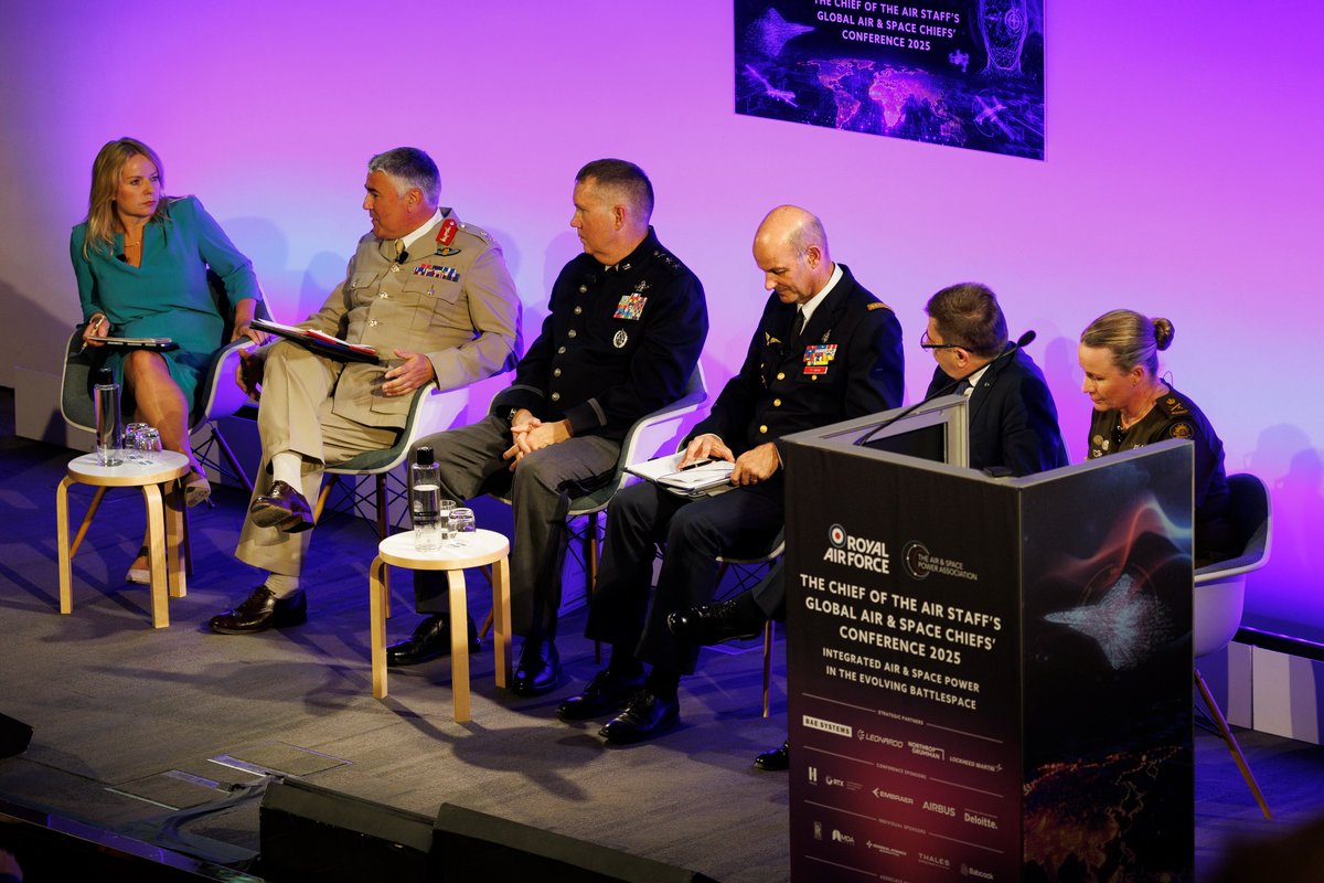 UKSpaceCmd's tweet image. #GlobalAirSpaceChiefs is available to view, including a panel on establishing control and resilience in space
Major General Paul Tedman, from UK Space Command, joined the panel alongside leaders from Australia, France, @SpaceForceDoD, and @Leonardo_live
airspacepower.com/conference/the…