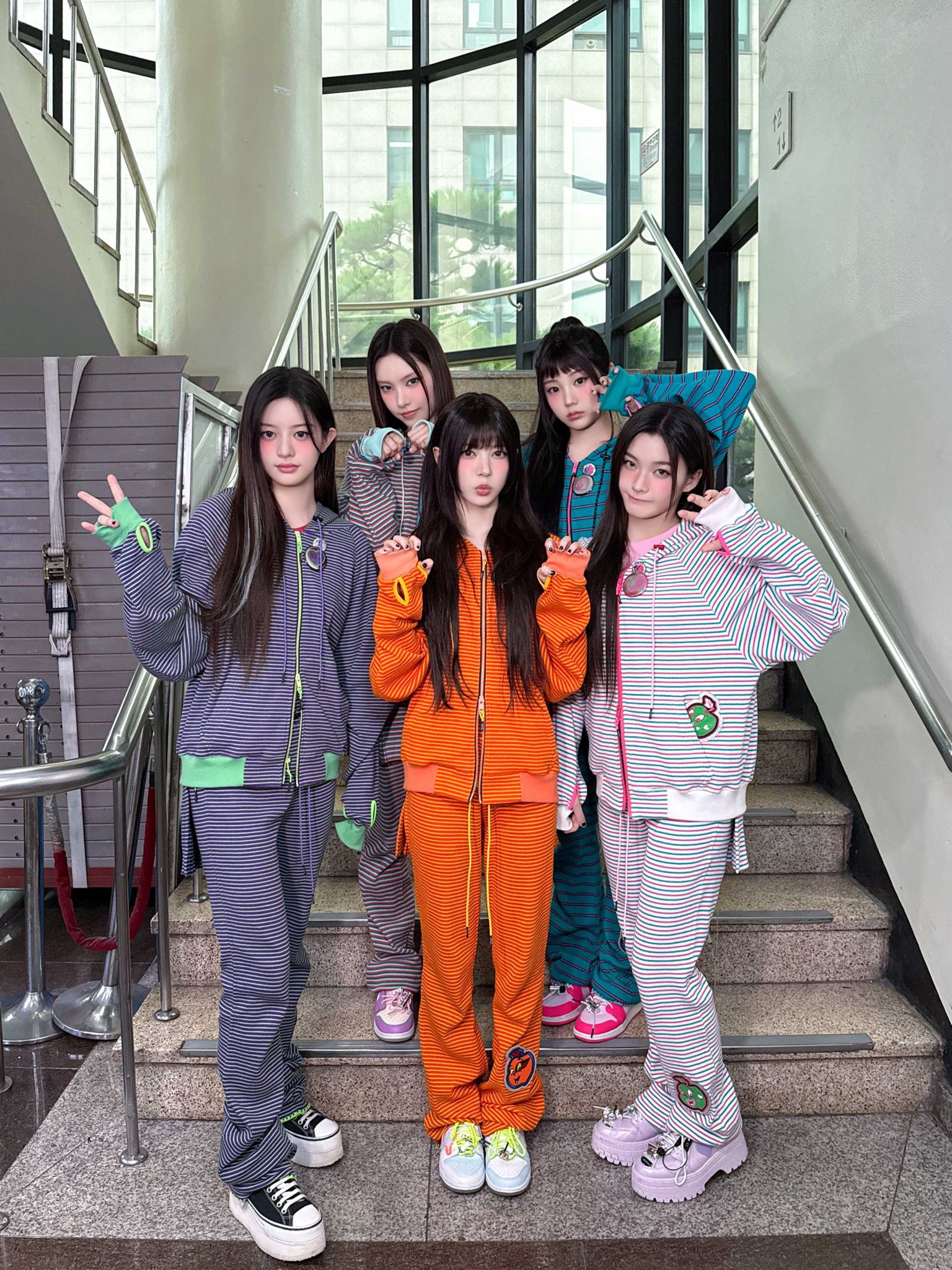 이번 컴백도 6주 꽉 채워서 한 아일릿 착장 모음.jpg | 인스티즈