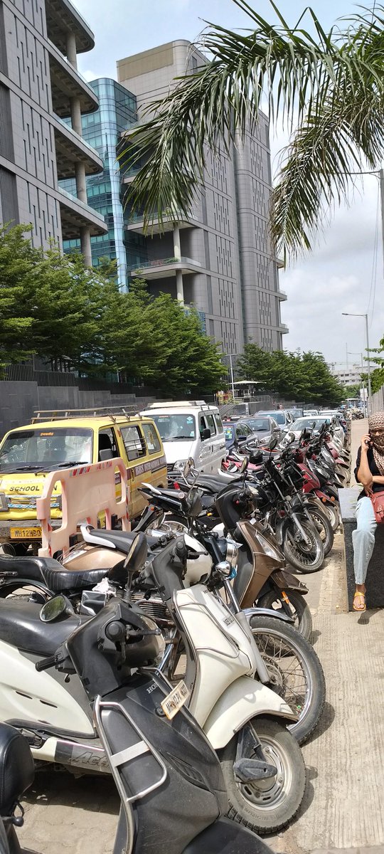 PoohRev's tweet photo. @Barclays @Barclays
Kindly request all your Employees in Kharadi Pune location to park their vehicles inside, Please make necessary parking arrangements for all the employees. They are shamelessly parking on the road causing an unsafe environment for Euro School Students https://t.co/yMVAq1iH2f