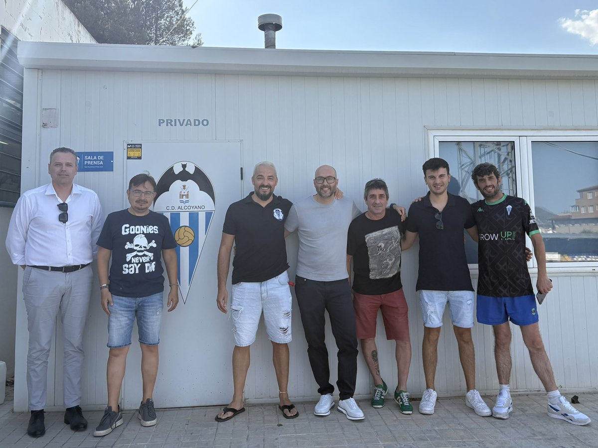 📰 El pasado 17 de julio se celebró en las oficinas de El Collao una reunión entre la directiva del club y los presidentes de las distintas peñas del Deportivo. 

cdalcoyano.net/el-cd-alcoyano…