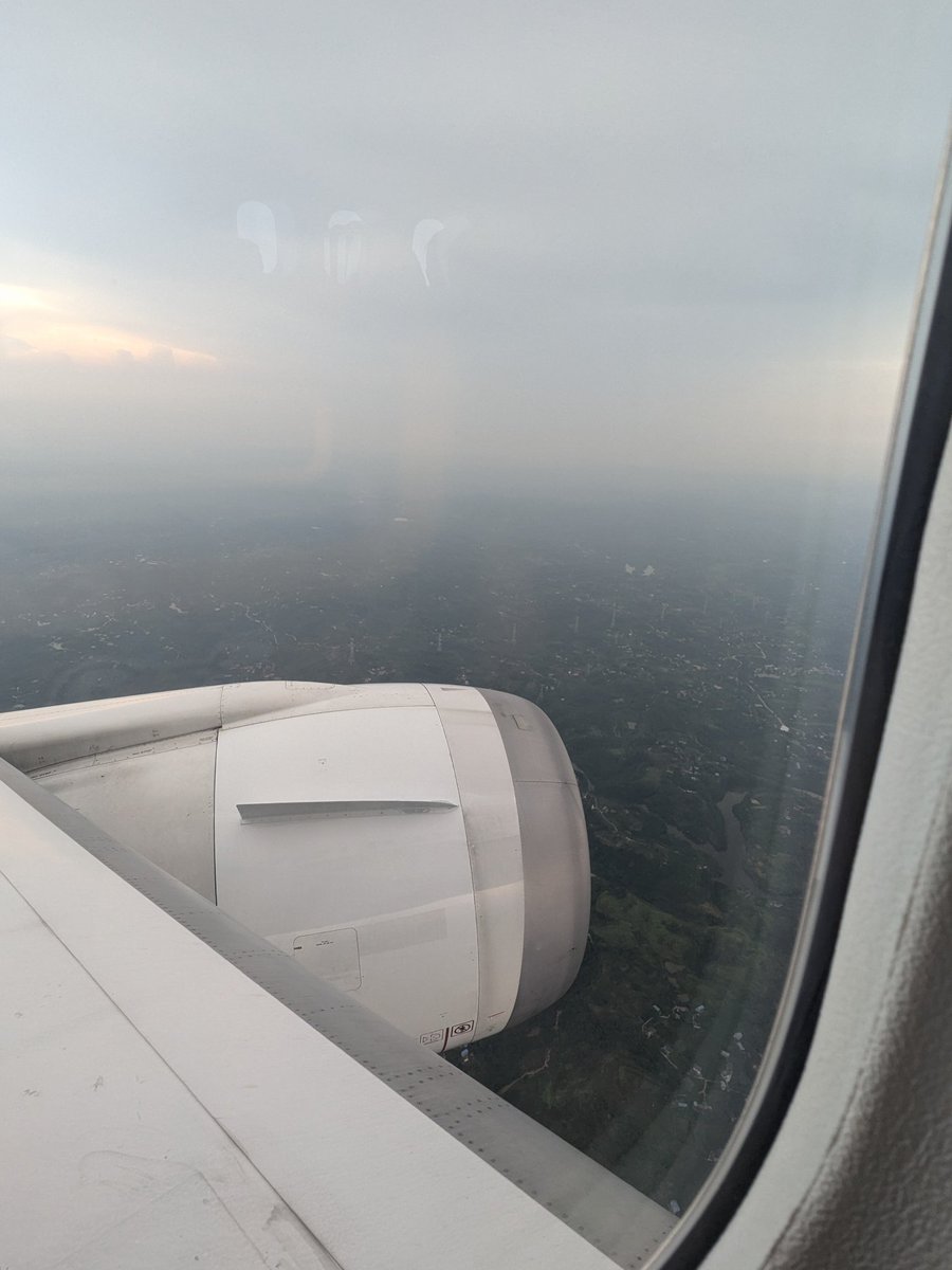 HackerPunklorde's tweet image. flying to china :D
