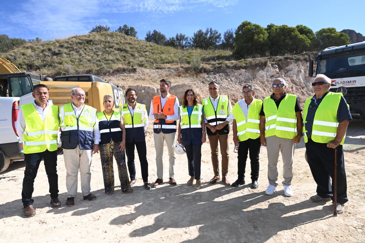 Rocío Díaz Jiménez (@rocio_diazj) on Twitter photo Iniciamos la segunda fase de las obras en la A-348 en #Lanjarón con una inversión 6,4 millones.
Dará un nuevo impulso a la comarca de la Alpujarra tras dos décadas de reclamaciones.
En el Gobierno de <a href="/JuanMa_Moreno/">Juanma Moreno</a> seguimos cumpliendo con la provincia de #Granada.
#FEADER Iniciamos la segunda fase de las obras en la A-348 en #Lanjarón con una inversión 6,4 millones.
Dará un nuevo impulso a la comarca de la Alpujarra tras dos décadas de reclamaciones.
En el Gobierno de <a href="/JuanMa_Moreno/">Juanma Moreno</a> seguimos cumpliendo con la provincia de #Granada.
#FEADER