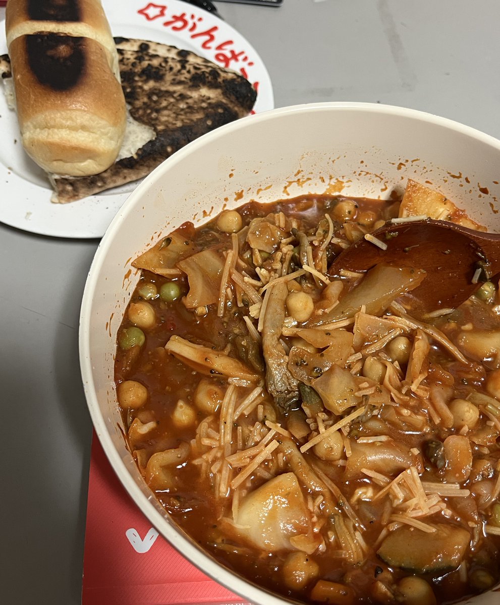 ppilu9's tweet image. 냉장고 속 
토마토퓨레 병콩 완두콩 느타리버섯 냉동야채 끝 !!!