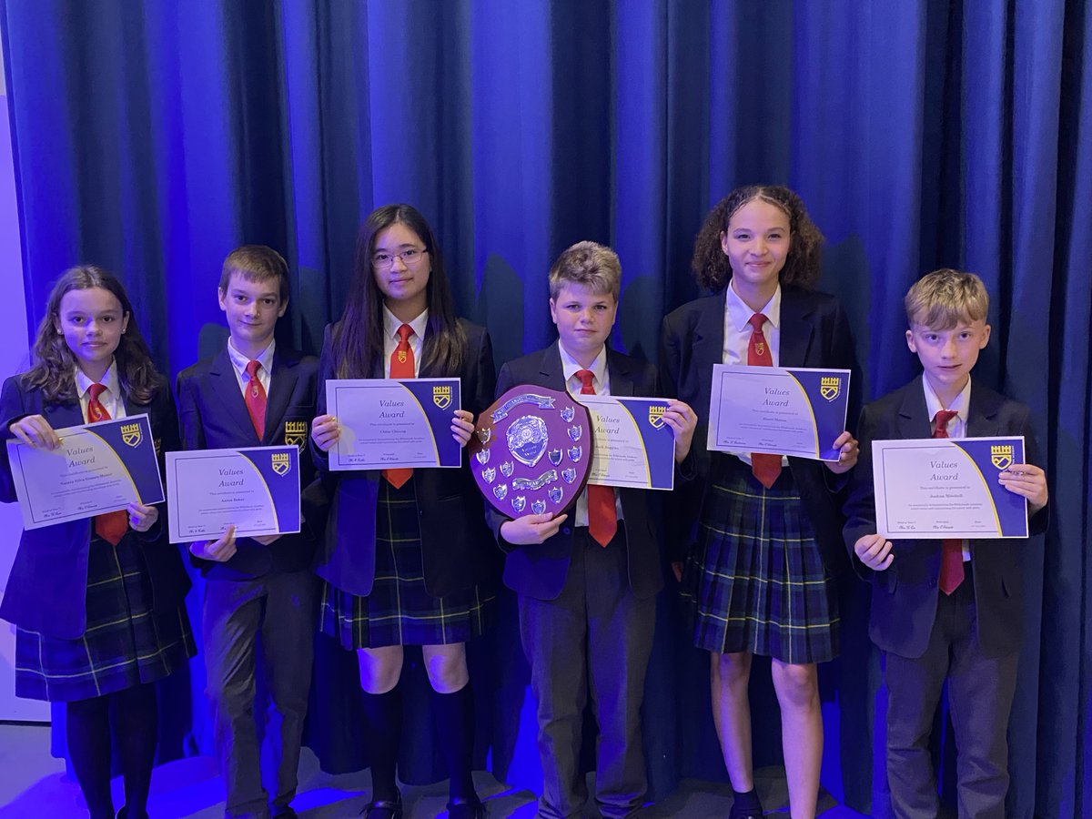 It’s been a busy week of celebration at school! Last night, we recognised our students' outstanding achievements in academics and school life. Congratulations to all our award winners for their hard work and resilience! 🎉👏