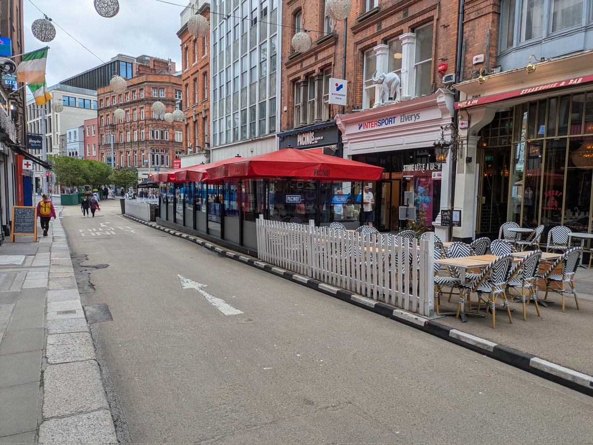 Cathalos1's tweet photo. And they wonder why Dublin is failing........@DubCityCouncil, ruining Dublin, one day at a time #StreetClutter @rtenews https://t.co/9bDN1RVGRQ