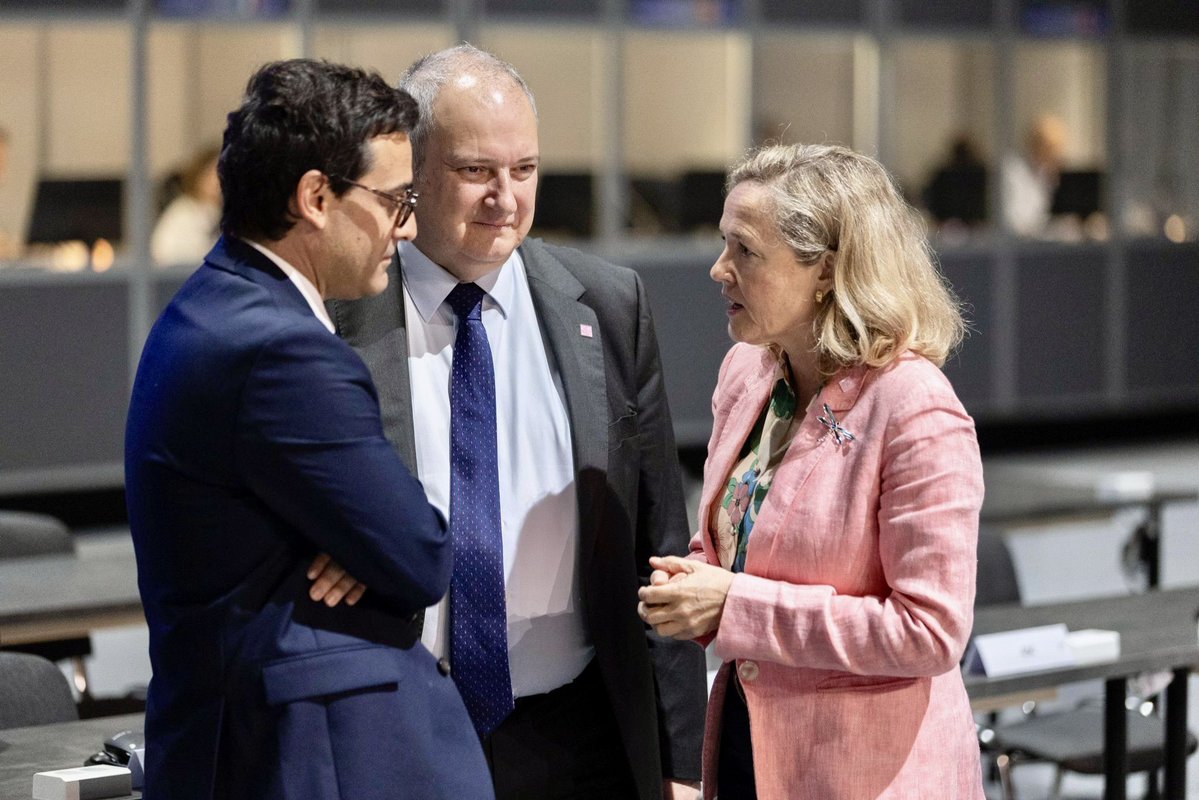 NadiaCalvino's tweet image. Very good exchanges with EU Economy Ministers in Copenhagen🇩🇰
The @eu2025dk presidency focus on Competitiveness, Climate & Security is spot on.
That's why, alongside @EU_Commission, the @EIB Group is advancing concrete solutions to reinforce Europe's tech leadership.
#TechEU