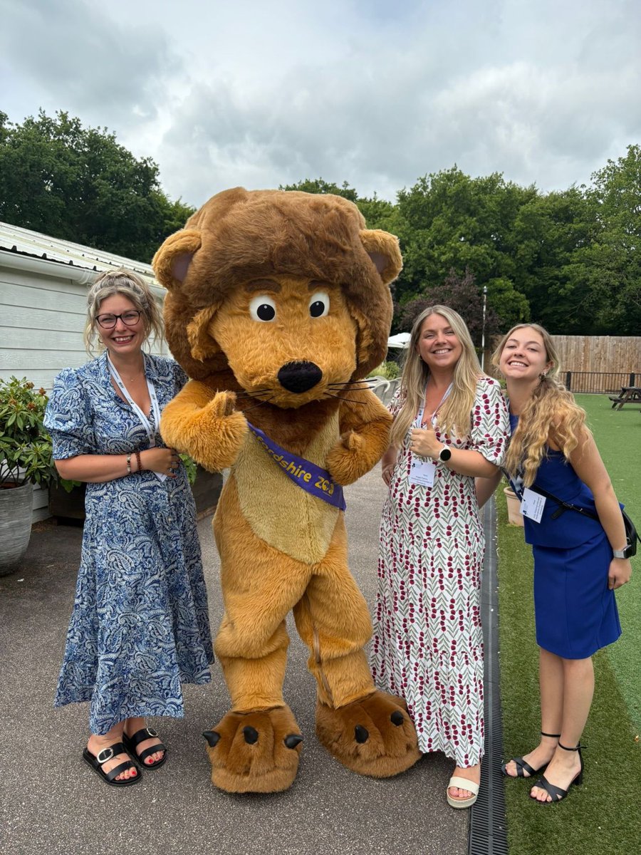 HertsChamber's tweet image. 🌟 A huge thank you to all who joined our July #ChamberLunch at @HertsZoo ! Special thanks to Lynn Whitnall, our sponsors & exhibitors, and the Herts Chamber team for a fantastic day of networking, insights & energy! 💼✨
#HertsChamber #Hertfordshire #Networking