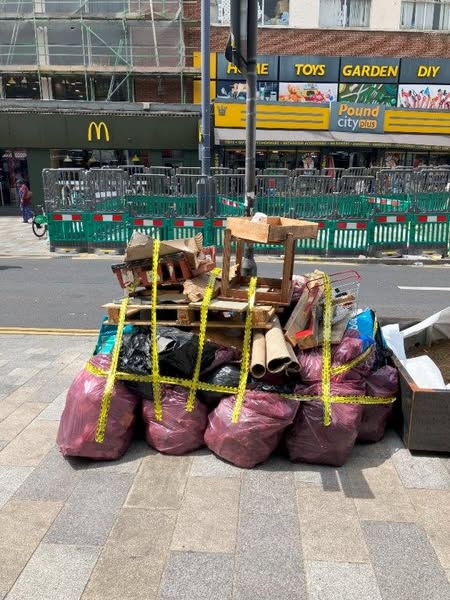 LondonPS_CP's tweet image. Community Payback have been working alongside @LewishamCouncil enforcement teams to tackle fly-tipping hotspots across the borough - for a ‘Summer Safer Street’ initiative