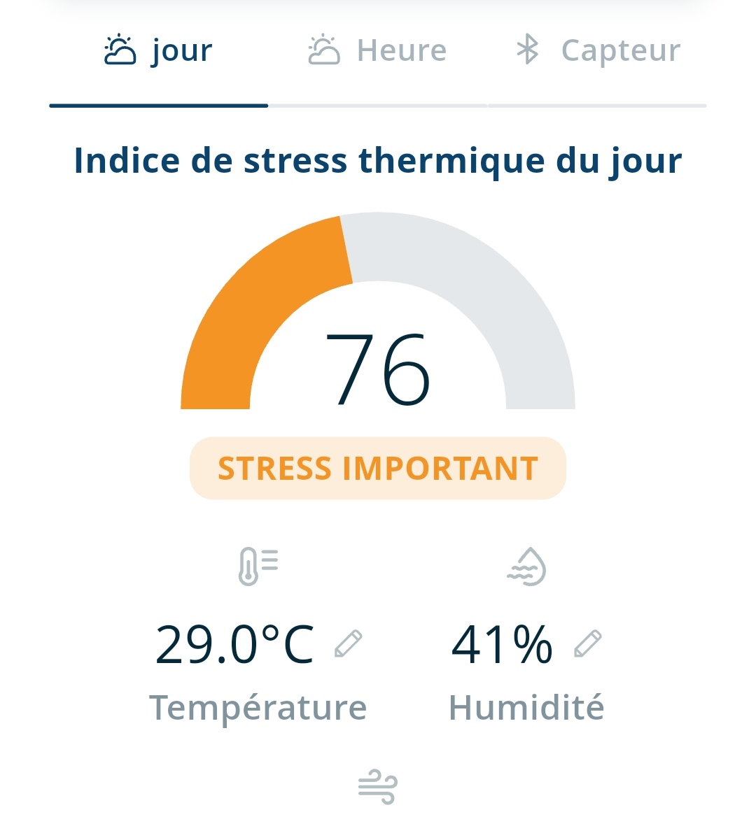 AgriSkippy's tweet image. J'ai enfin trouvé le temps d'installer les ventilos pour les vaches.
Il était temps, retour du stress thermique modéré 🥵