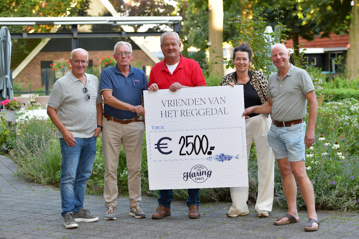 VrReggedalEnter's tweet photo. @Entersnieuws Natuurlijk zijn we als Vrienden van het Reggedal hier erg blij mee. Alle bezoekers en organisaties van de Enterse Haringparty worden dan ook enorm bedankt 🙂 https://t.co/XAxC9tQUjh
