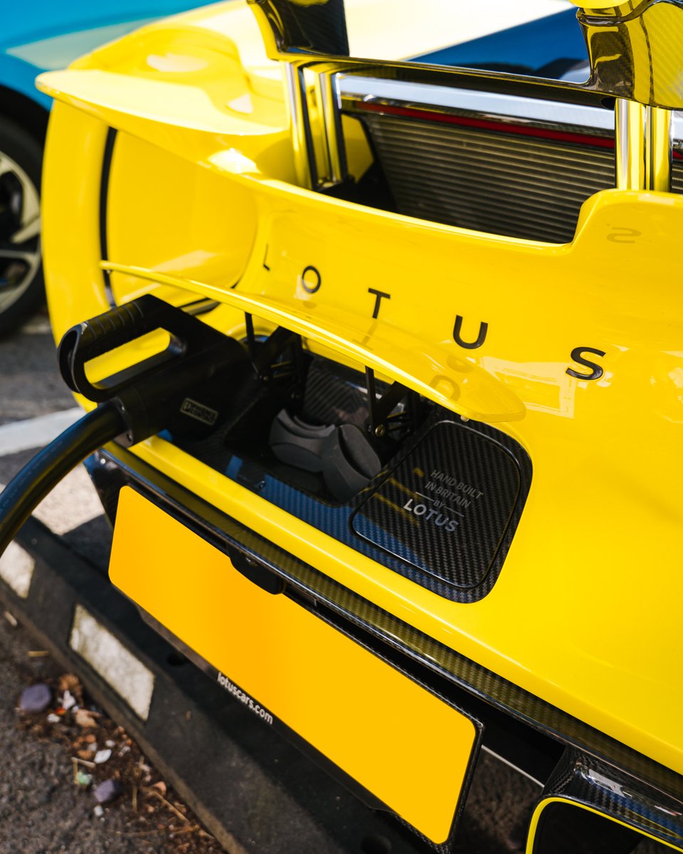 InstaVoltUK's tweet image. Lotus Evija spotted at our InstaVolt site in Petersfield 😍⚡
Only 130 in the world. 2,011 bhp. 0–300 km/h in 9.2 secs.
Even hypercars choose InstaVolt when it’s time to top up 🔋
📍Petersfield, Hampshire
#LotusEvija #InstaVolt #EVcharging #Hypercar #ElectricPerformance