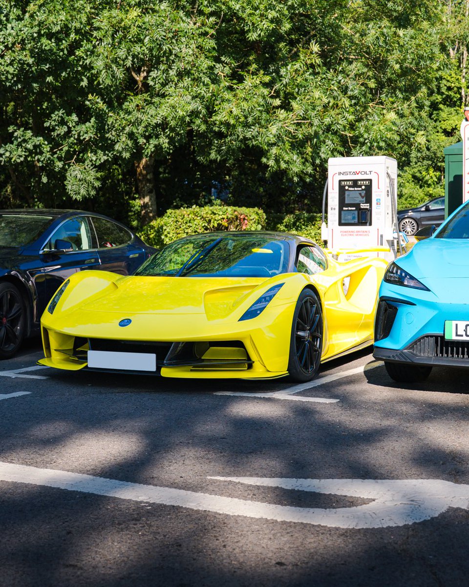 InstaVoltUK's tweet image. Lotus Evija spotted at our InstaVolt site in Petersfield 😍⚡
Only 130 in the world. 2,011 bhp. 0–300 km/h in 9.2 secs.
Even hypercars choose InstaVolt when it’s time to top up 🔋
📍Petersfield, Hampshire
#LotusEvija #InstaVolt #EVcharging #Hypercar #ElectricPerformance