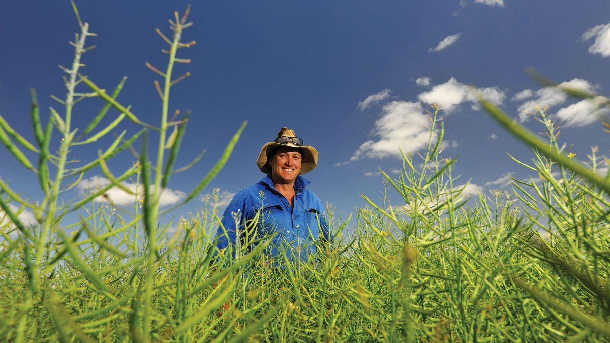 theGRDC's tweet image. 🌾 Since 2000, GRDC has supported more than 70 growers to take part in @NuffieldAust Scholarships, helping build leadership across the grains industry.
Hear from @woolaroo5, @DustinPascoe1, @farmersgrowit & Claire Catford about their experiences: bit.ly/40SPWhx