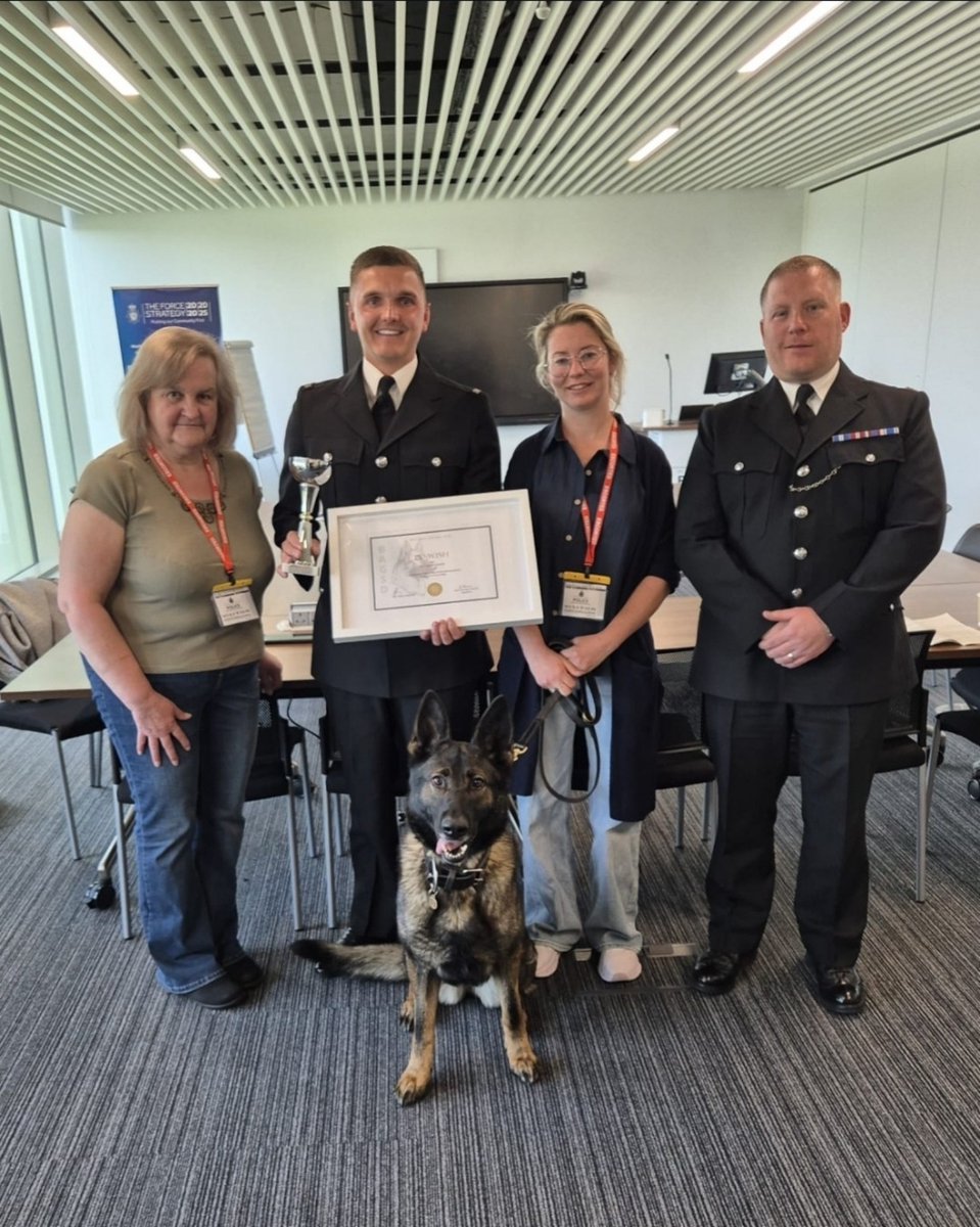 MerPolDogs's tweet image. PD Wish has made history! 🐾 She and Con Spencer received a Bravery Award from BAGSD — the first UK police dog to ever do so! 👏 They calmly ended a knife incident in St Helens, protecting the public with courage, control, and teamwork. 💙 @k9_core #Proud #PDWish