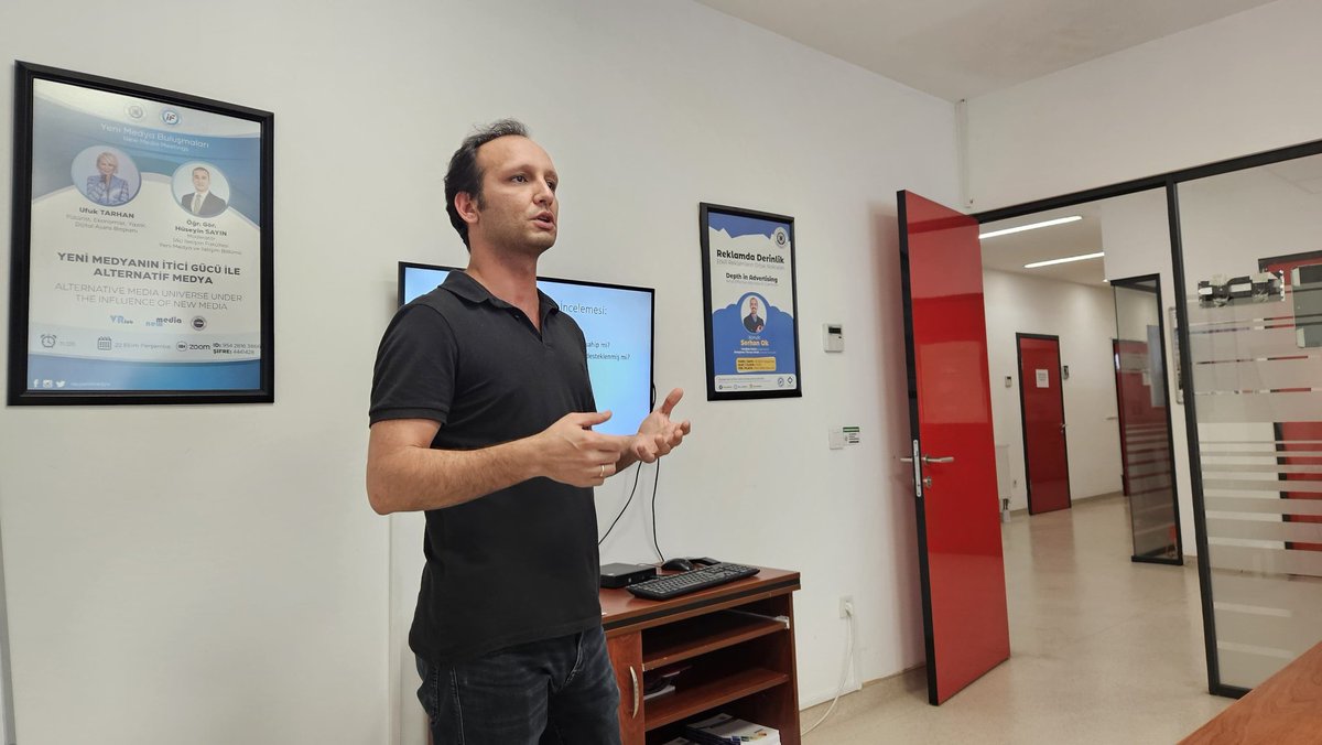 İletişim Fakültesi Yayın Komisyonu tarafından düzenlenen “Eğiticinin Eğitimi: Bir TÜBİTAK Projesinden Notlar” başlıklı etkinlik Doç. Dr. Umur Bedir'in sunumuyla 17 Temmuz 2025 Perşembe günü R Blok Toplantı Salonu’nda gerçekleştirildi.