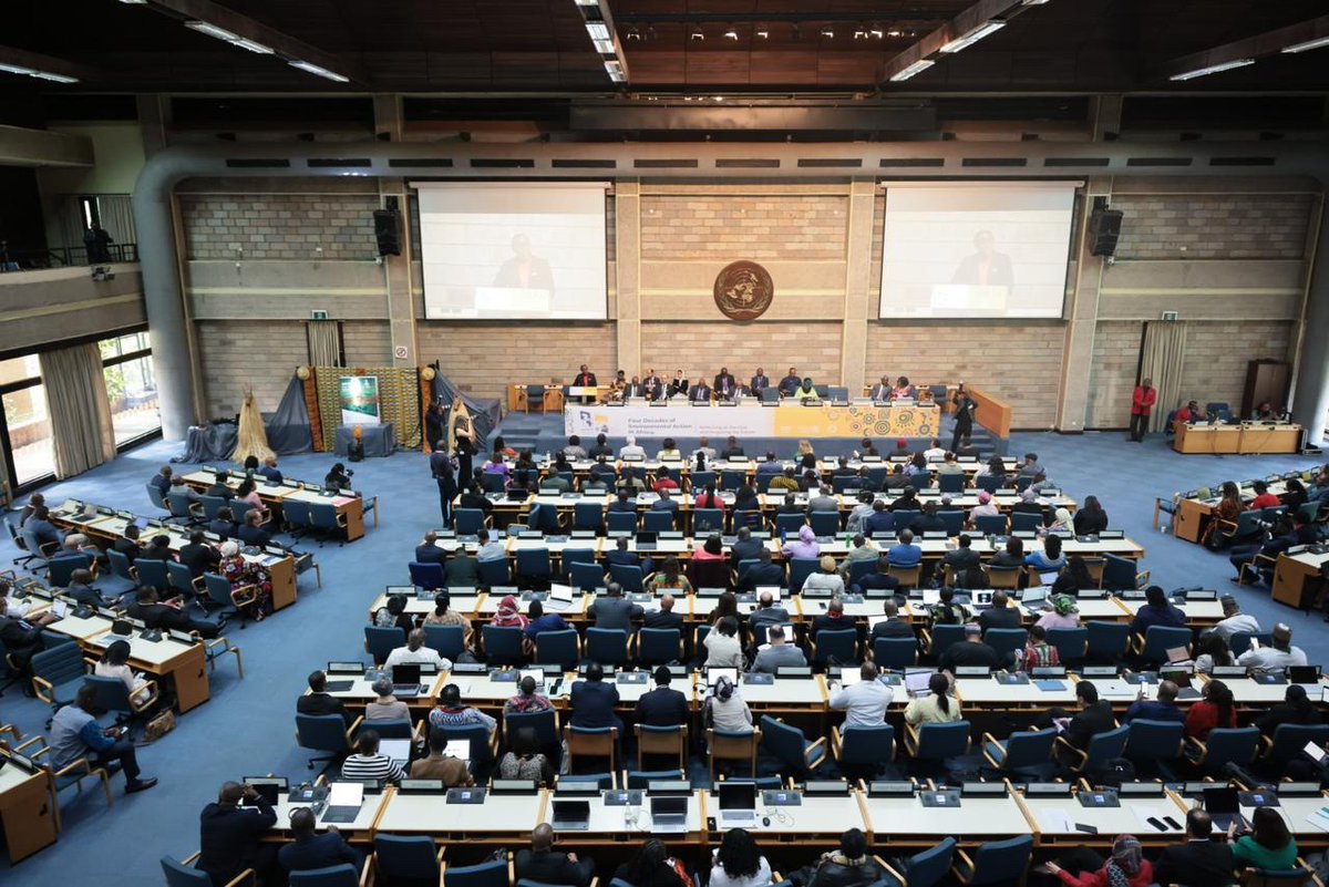 UNEP_Africa's tweet photo. Cairo 1985 → Nairobi 2025

From a vision born in Cairo to a continent united in Nairobi, AMCEN has led Africa’s environmental voice for 40 years.

Today at #AMCENat40, we launched the AMCEN@40 publication, celebrating past achievements and setting the course for a greener, more resilient Africa.

🔗 Read it here: https://t.co/4WVXKmZaBn

#AMCENat40 #ReflectReimagineRise