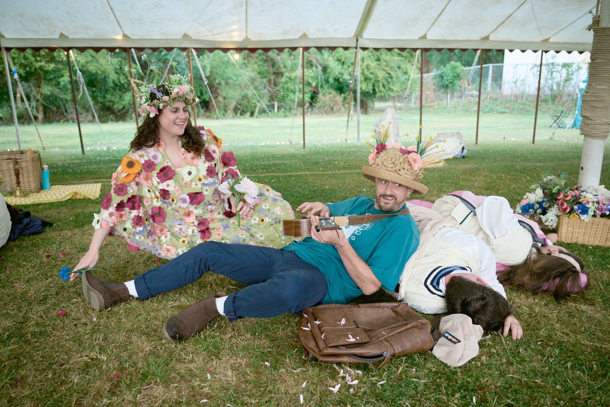 Oxford_IF's tweet image. Have a picnic while Puck spreads his mischief during a thoroughly entertaining outdoor Midsummer Night’s Dream! 🥂

16 July—16 August 🌳🐴 

 @creationtheatre 🧚‍♂️✨💕@wolfsoncollegeoxford 
📸 Geraint Lewis

Book tickets 🎟️ creationtheatre.co.uk/current-shows/